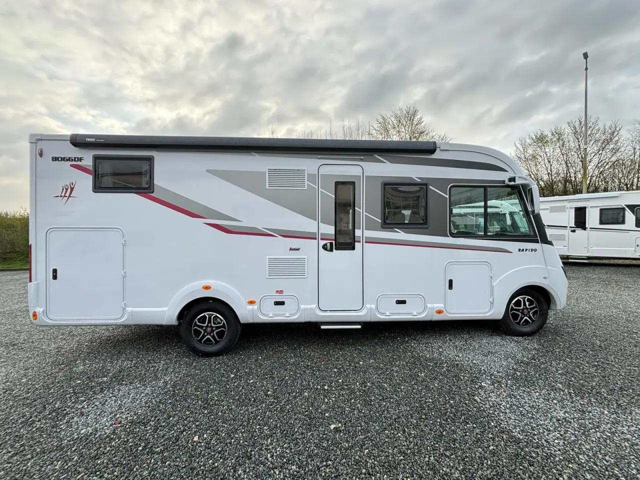 Billede 2 - Rapido 8066DF #Camper #brugt