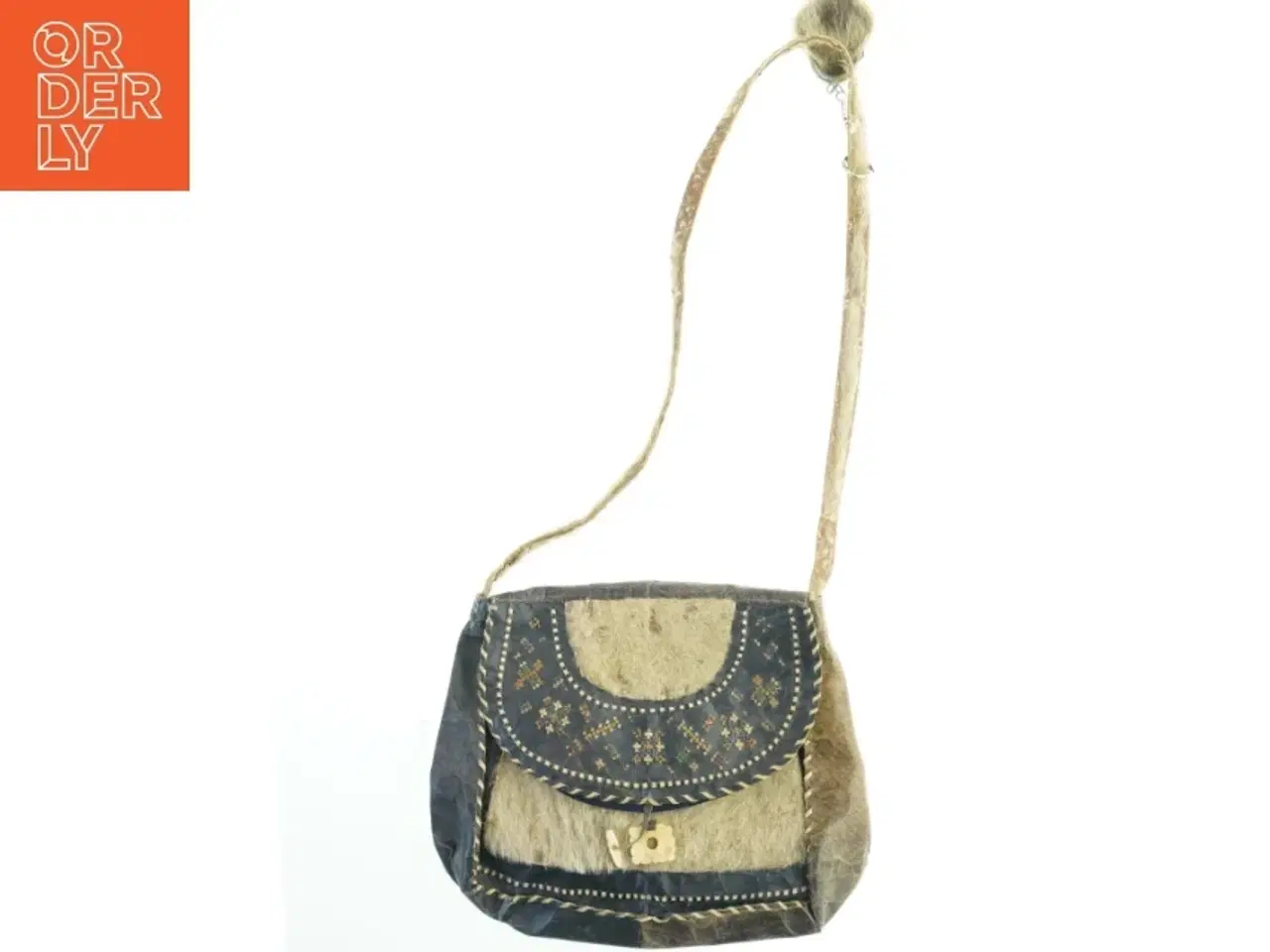 Billede 1 - Pelsbetrukket skuldertaske med broderi (str. 24,5x29 cm)