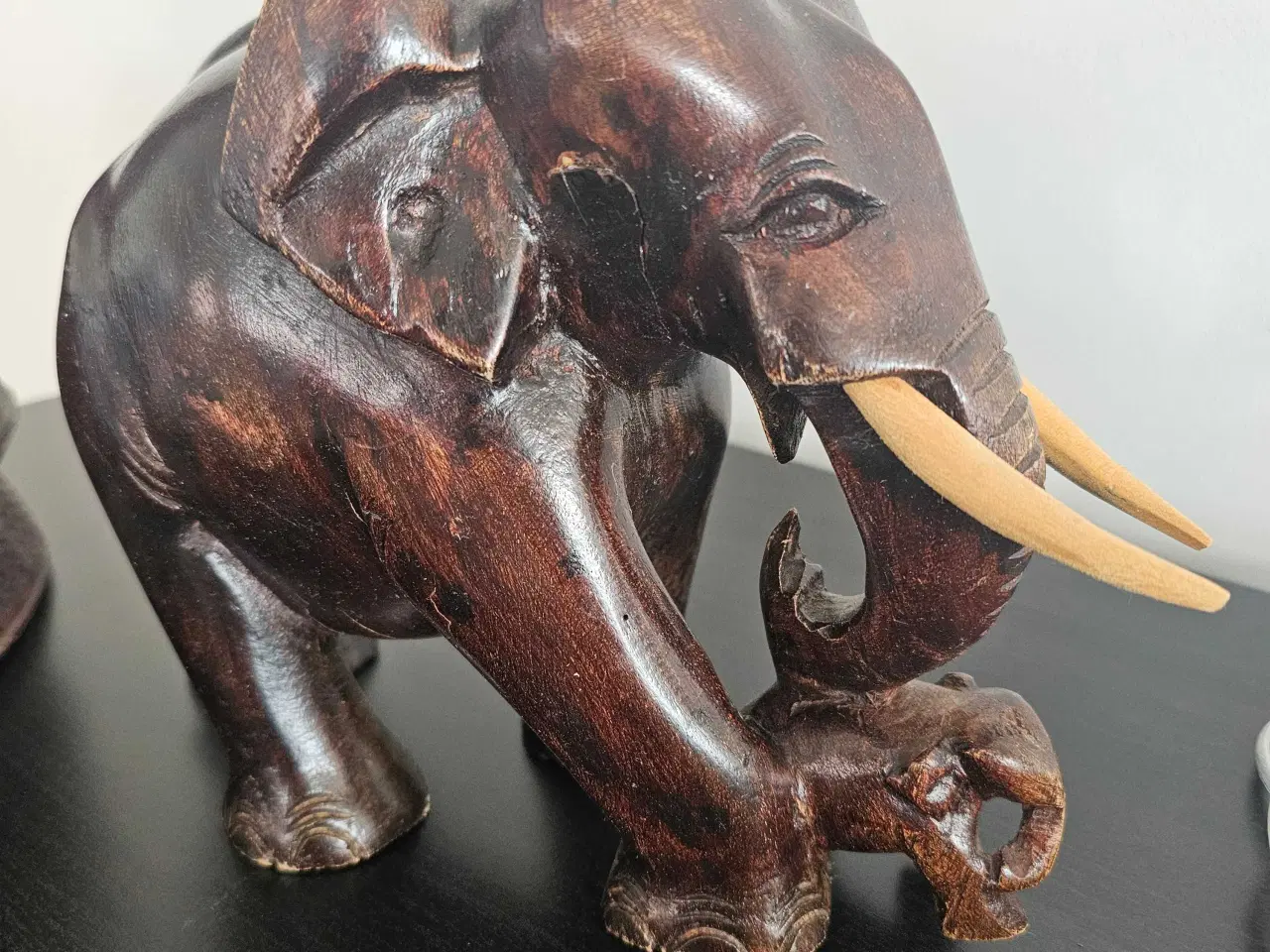 Billede 1 - Elefant I mørkt træ 19 cm. 