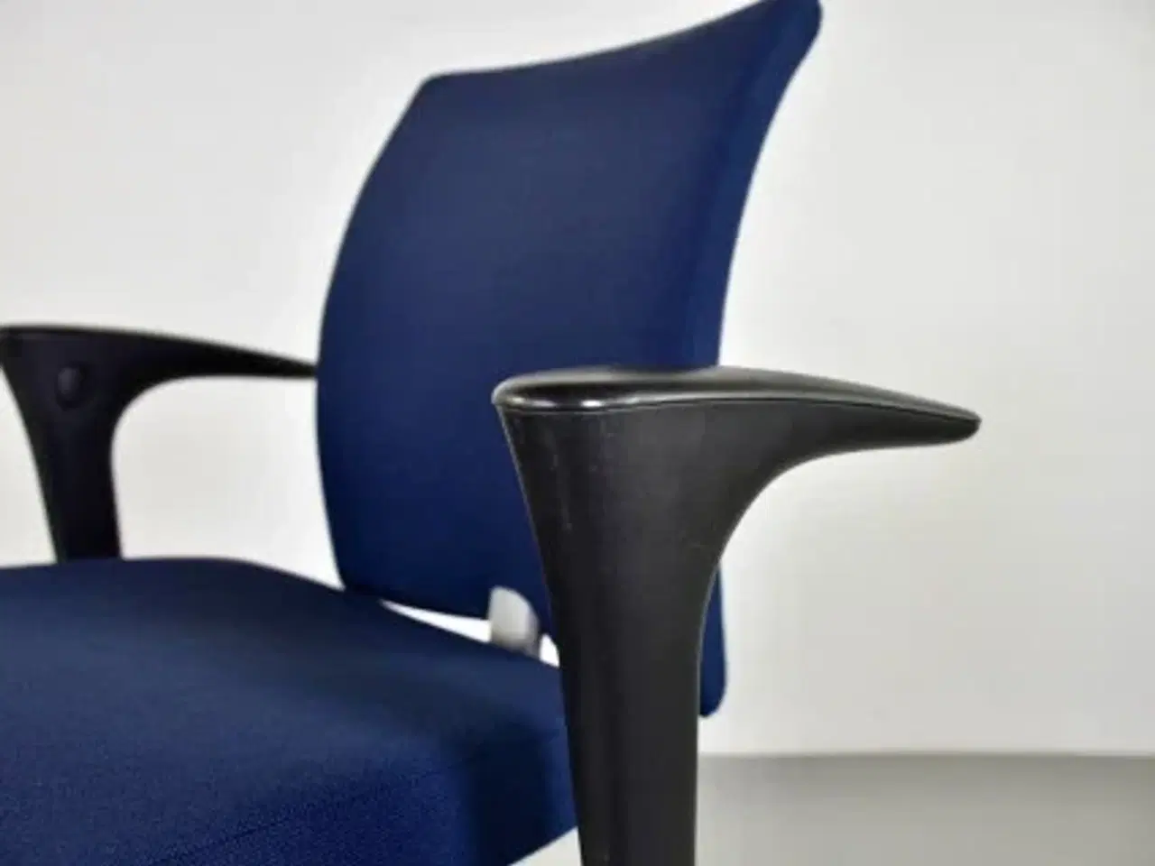 Billede 6 - Häg h04 4200 kontorstol med blåt polster, alugråt stel og armlæn