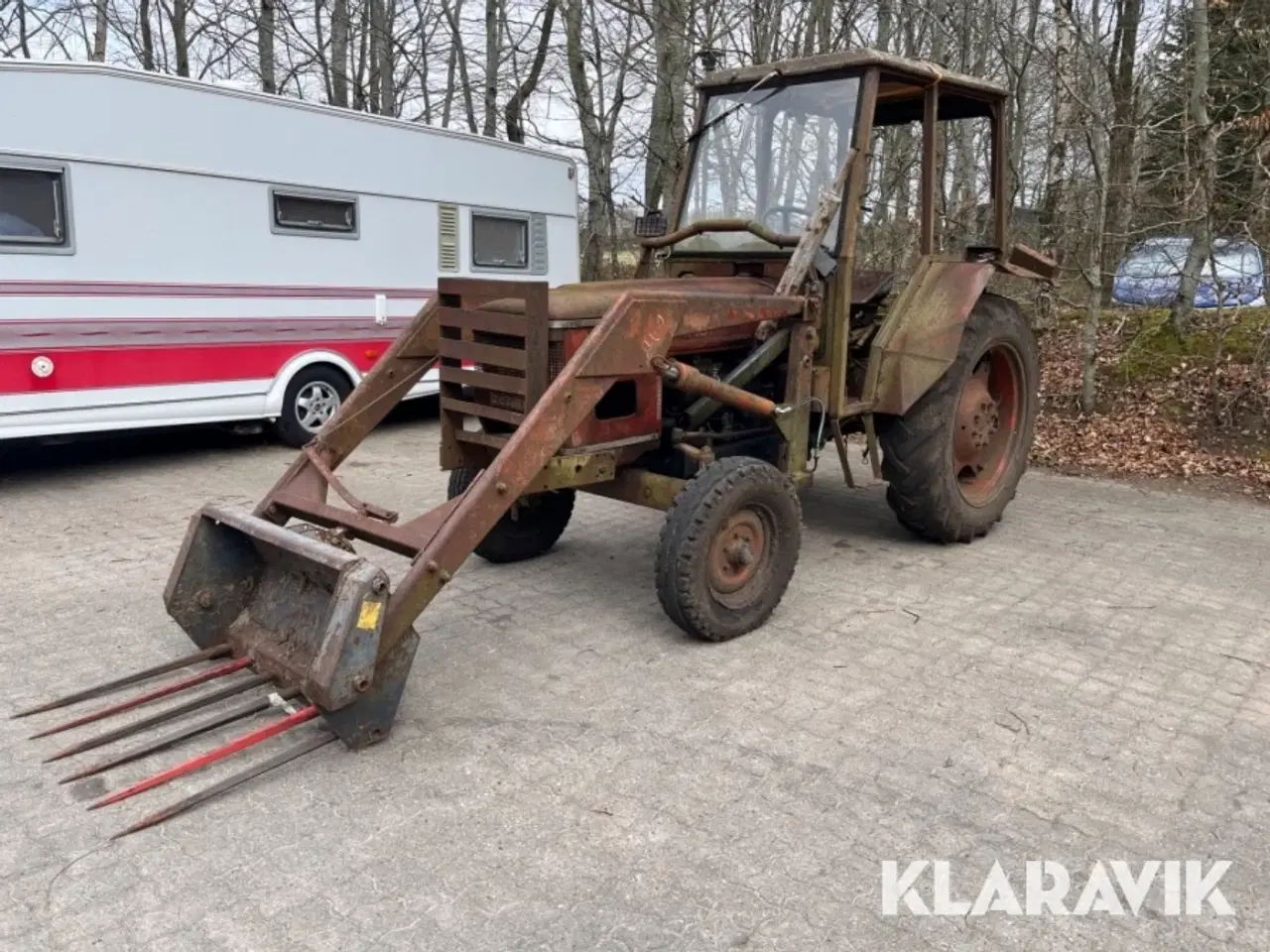 Billede 1 - Traktor ZETOR 4718 med frontlæsser