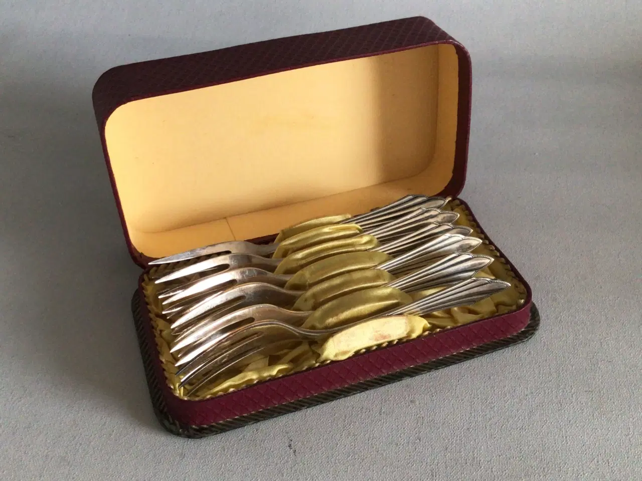 Billede 2 - Antikke pletsølv kagegafler