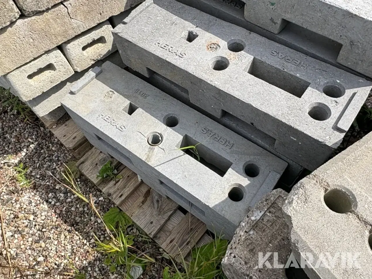 Billede 8 - Betonfødder til hegn 12 paller