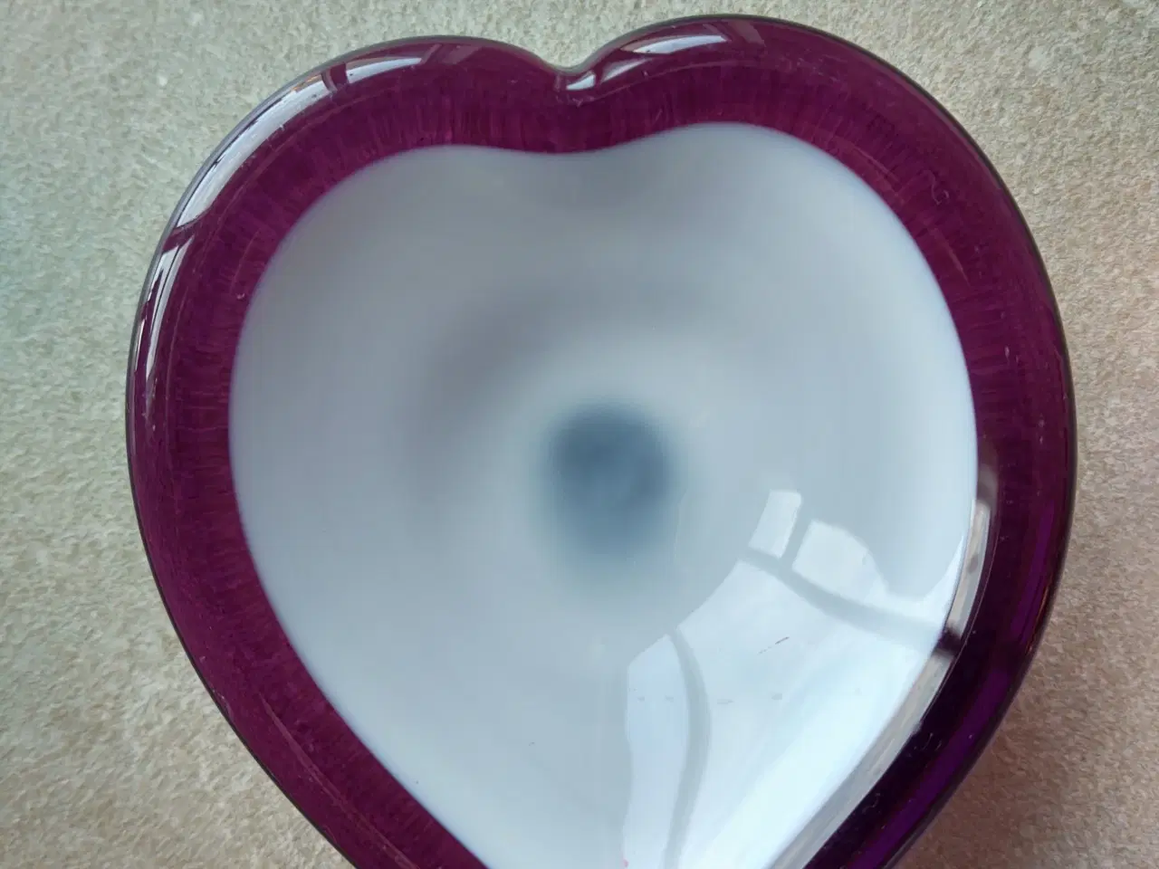 Billede 2 - Hjerteformet lille skål, eller som pyntegenstand.