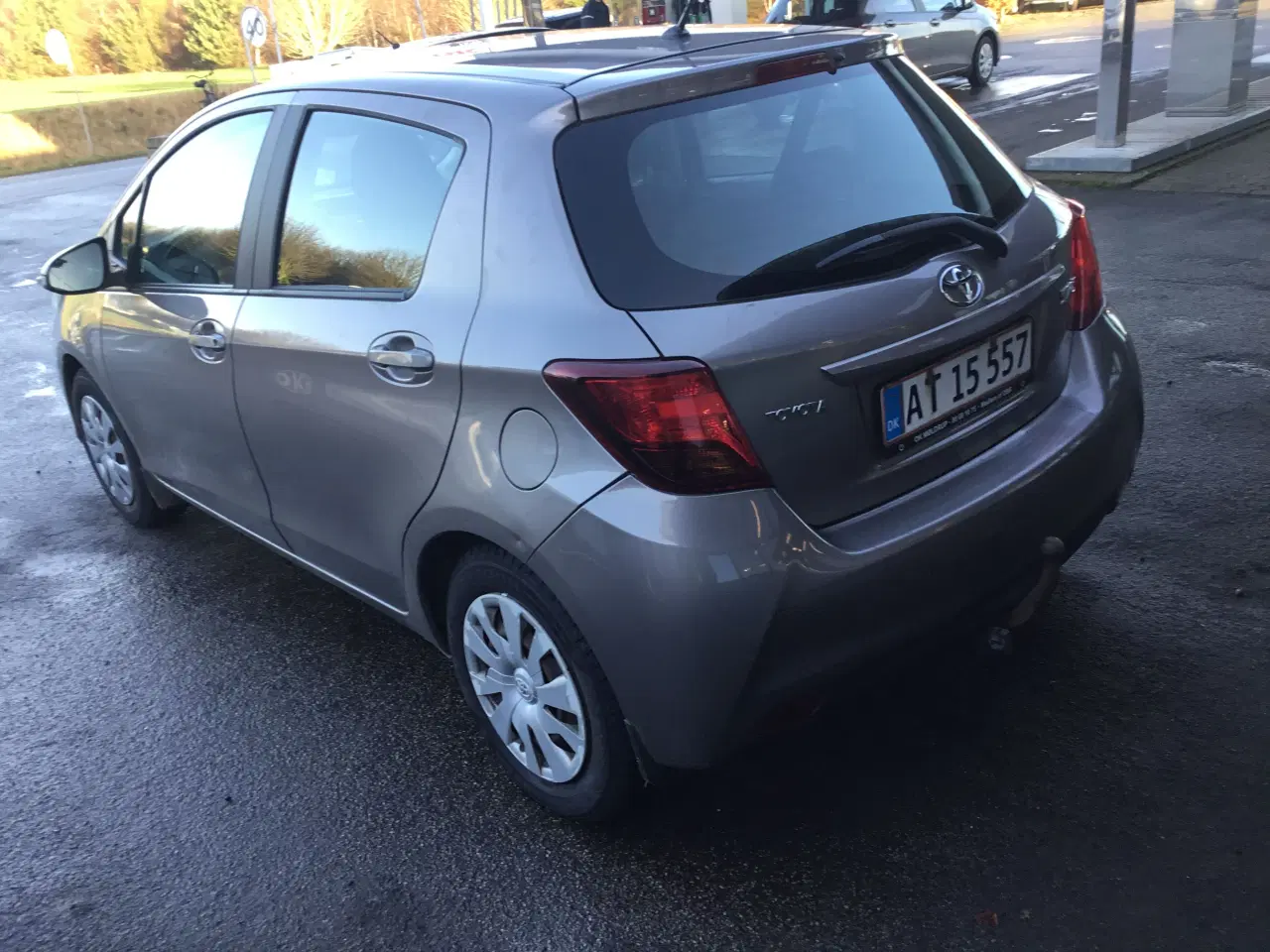Billede 4 - Toyota yaris 1.3 vvt-i 1.ejer velholht bakkamera