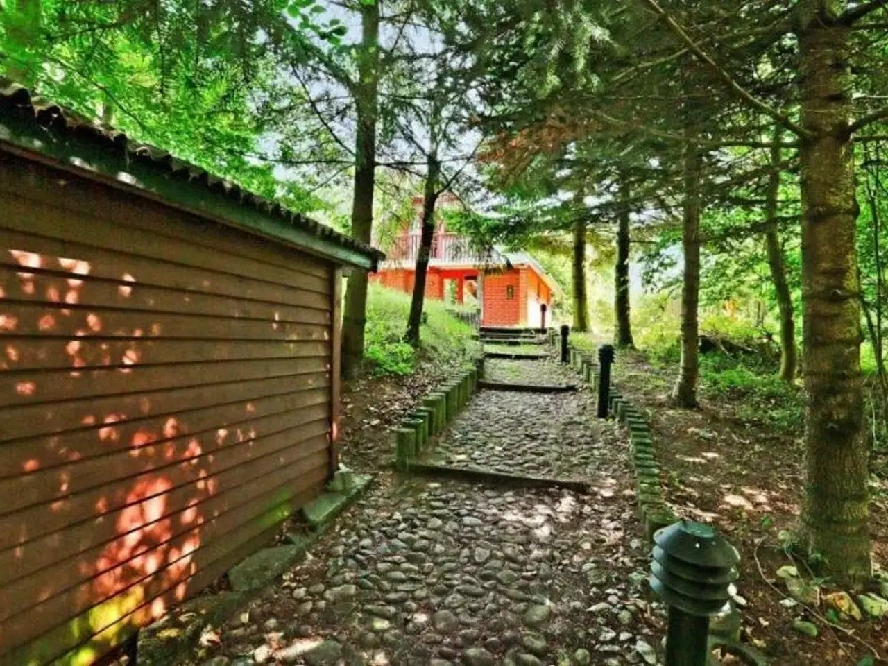 Billede 2 - Super hyggeligt sommerhus med bla. vildmarksbad og bålplads, ved børnevenlig sandstrand - Fjellerup strand