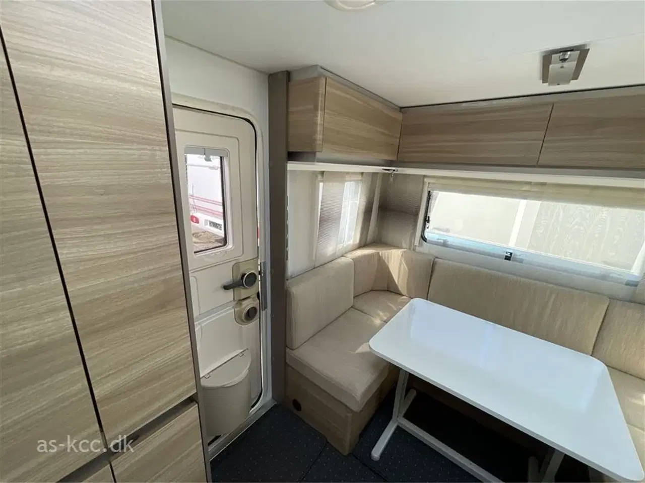 Billede 9 - 2015 - Adria Altea 472 PU   Adria Altea 472 PU årgang 2015.XT mover, Markise med sider, Air Con, Sun Shine uden front, Isabella Commodore 3 m telt, Cosy Corner.