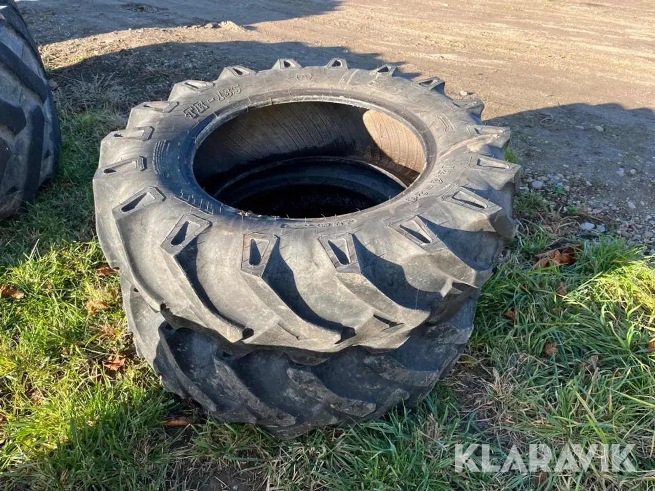 Billede 1 - Dæk BKT TR-135 2 styk