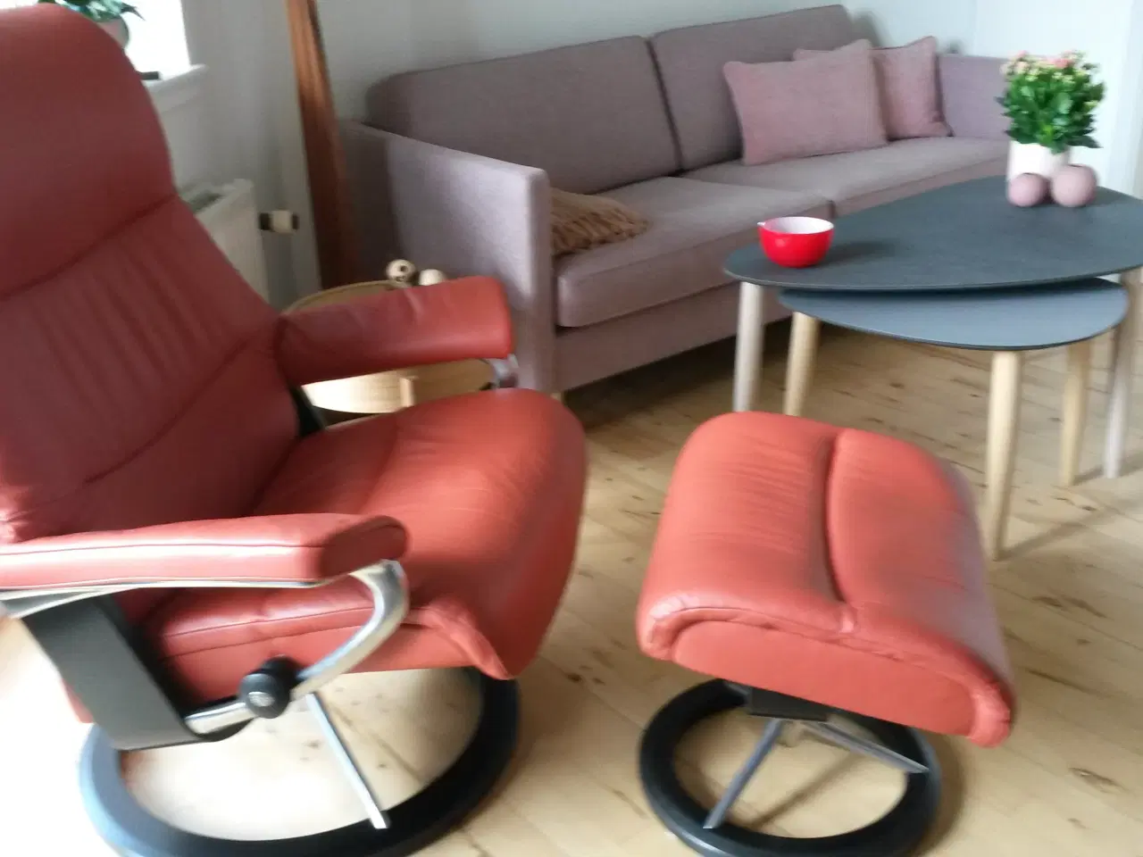 Billede 1 - stressless wiev med skammel i henna farve