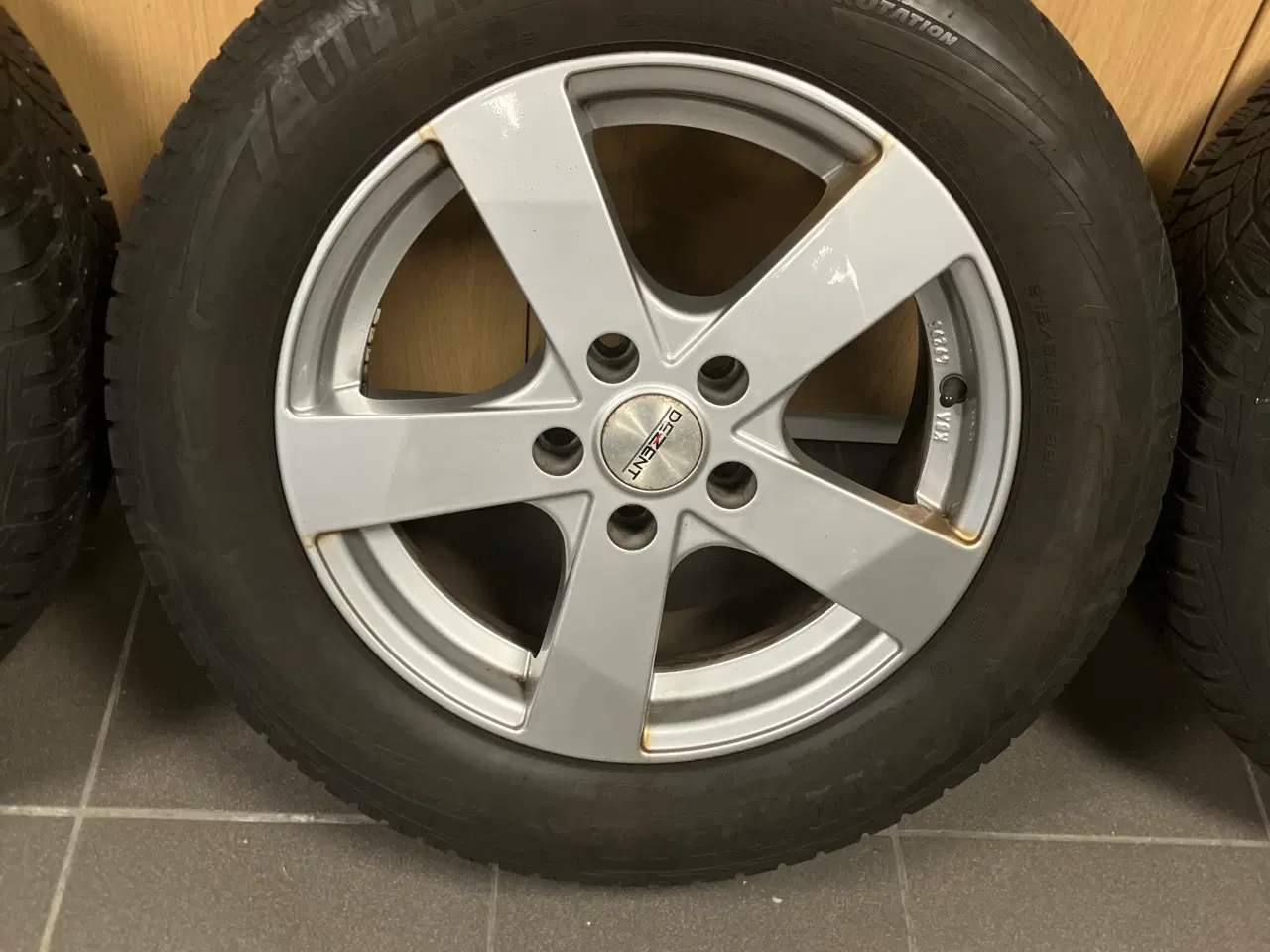 Billede 4 - Dezent Alu m Goodyear vinterdæk 215/60R16