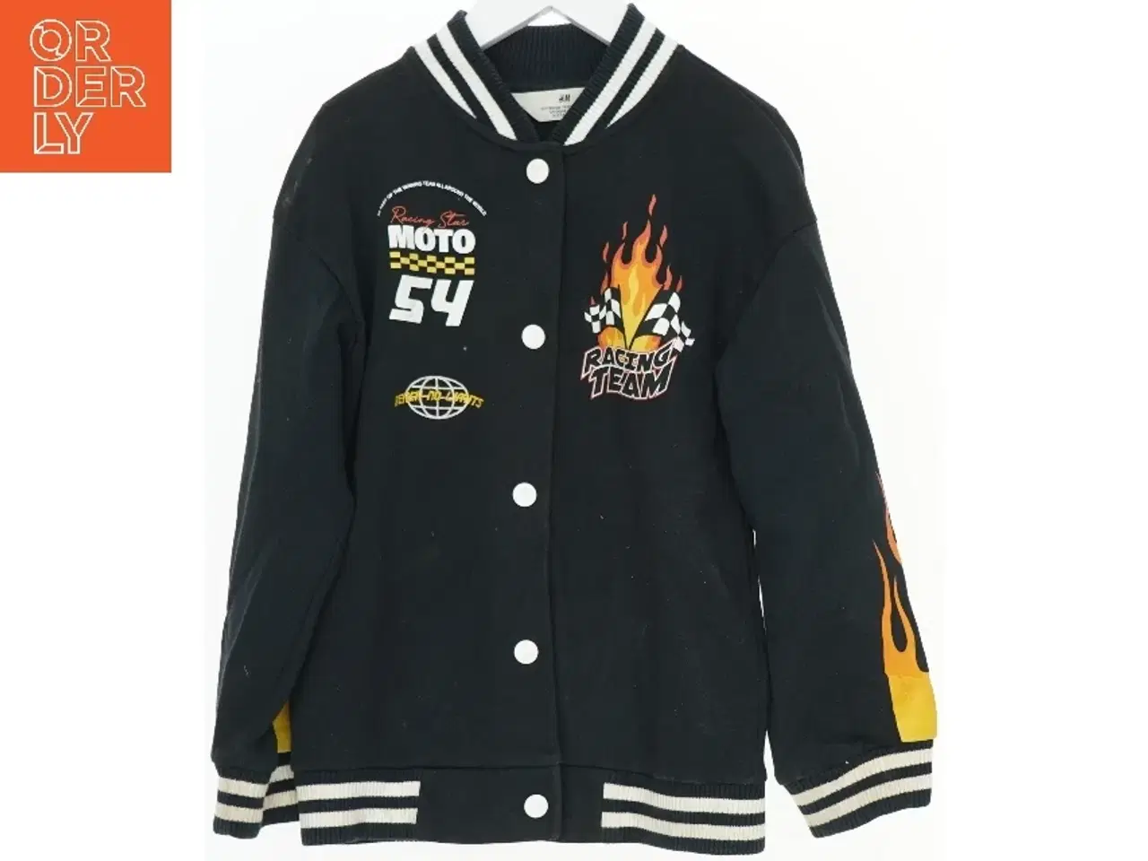 Billede 1 - Jakke med flamme- og racermotiv fra H&M (str. 128)