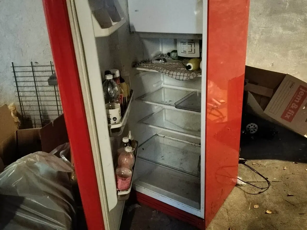 Billede 2 - SMEG køleskab i rød