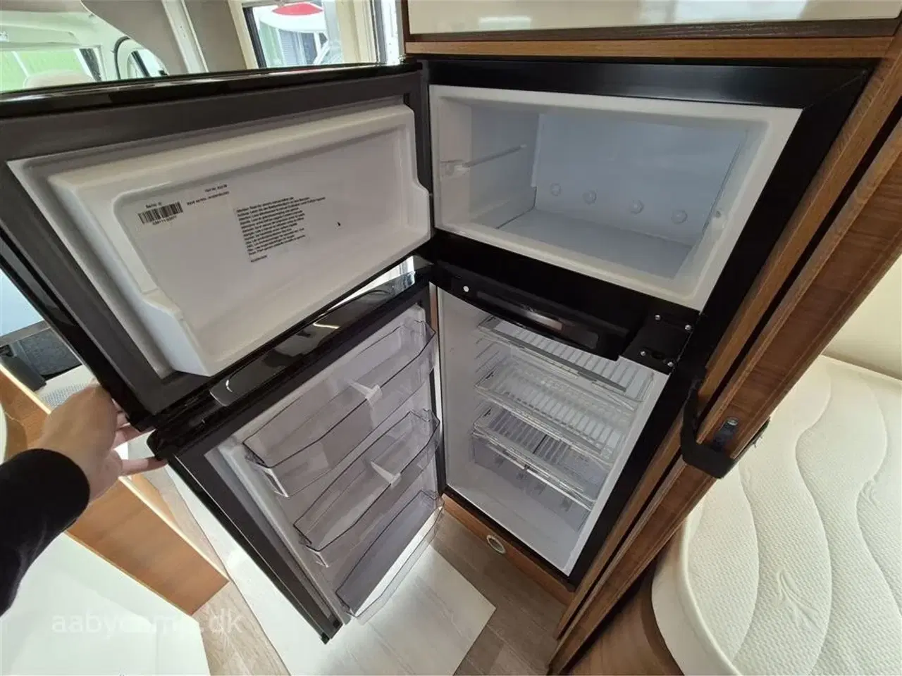 Billede 12 - 2022 - Elnagh Baron 575   Markise. solcelle. lithium batteri. inverter. cykelstativ. undervognsbehandlet. LPG fyldegas. Fuld service. 5 selepladser. Kun 41,000 km.