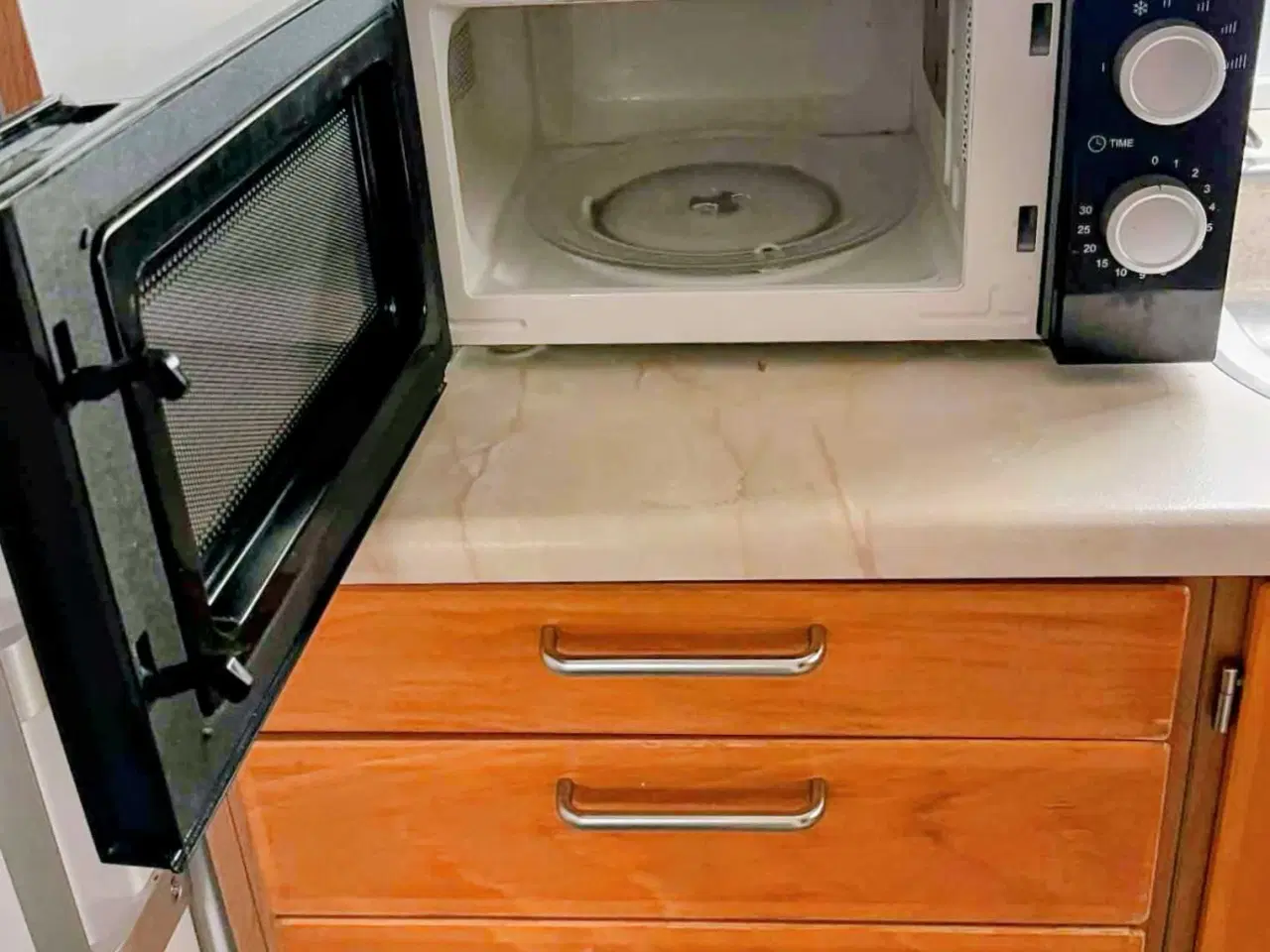 Billede 3 - Lækker mikrobølgeovn.
