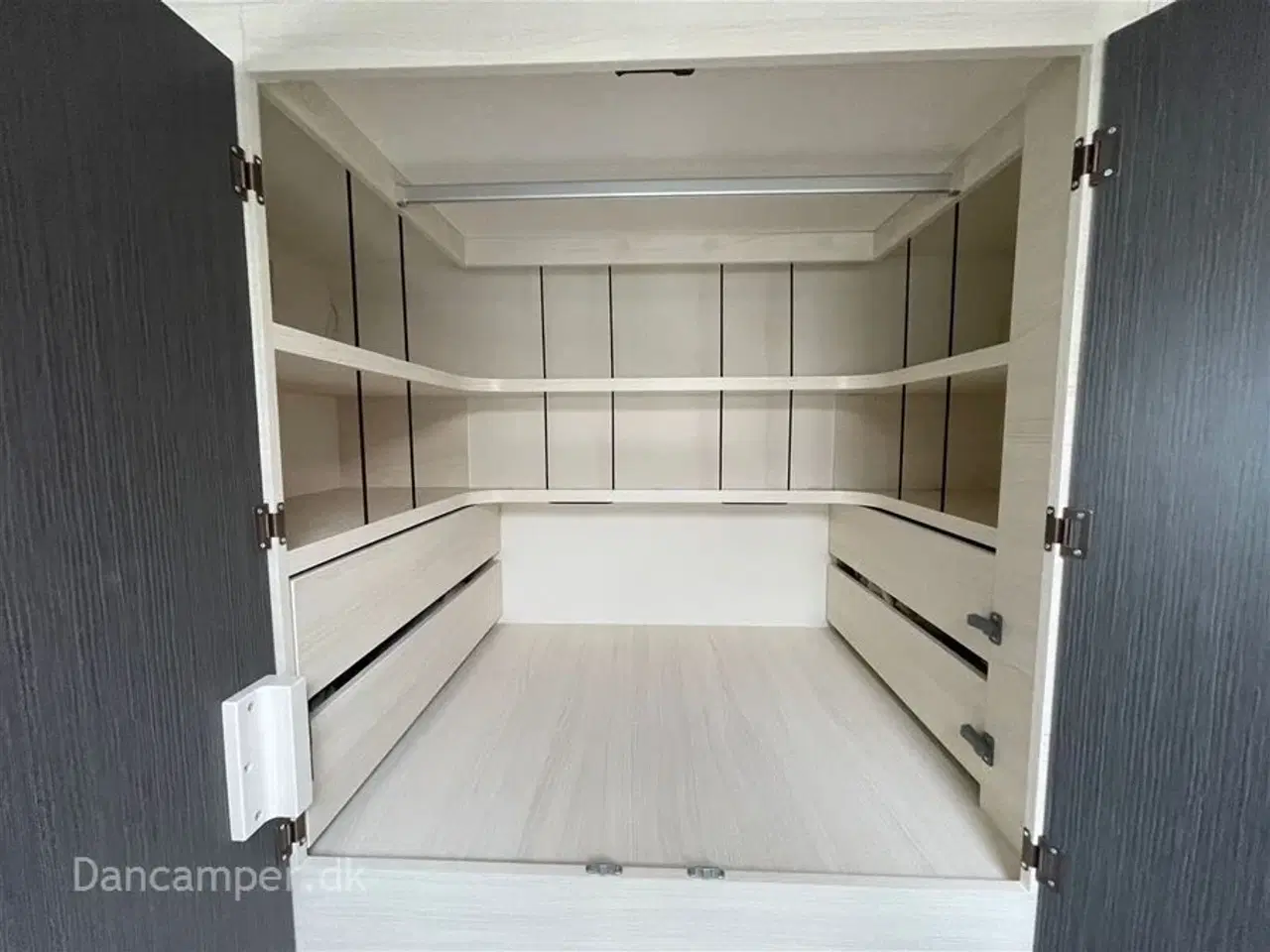 Billede 5 - 2021 - Chausson 640 Titanium Premium   Kommisionssalg - 200 AH Lithium, 2000W inverter, 170Hk &amp;amp;amp;amp;amp; 6-trins automatgear, Solceller mm.