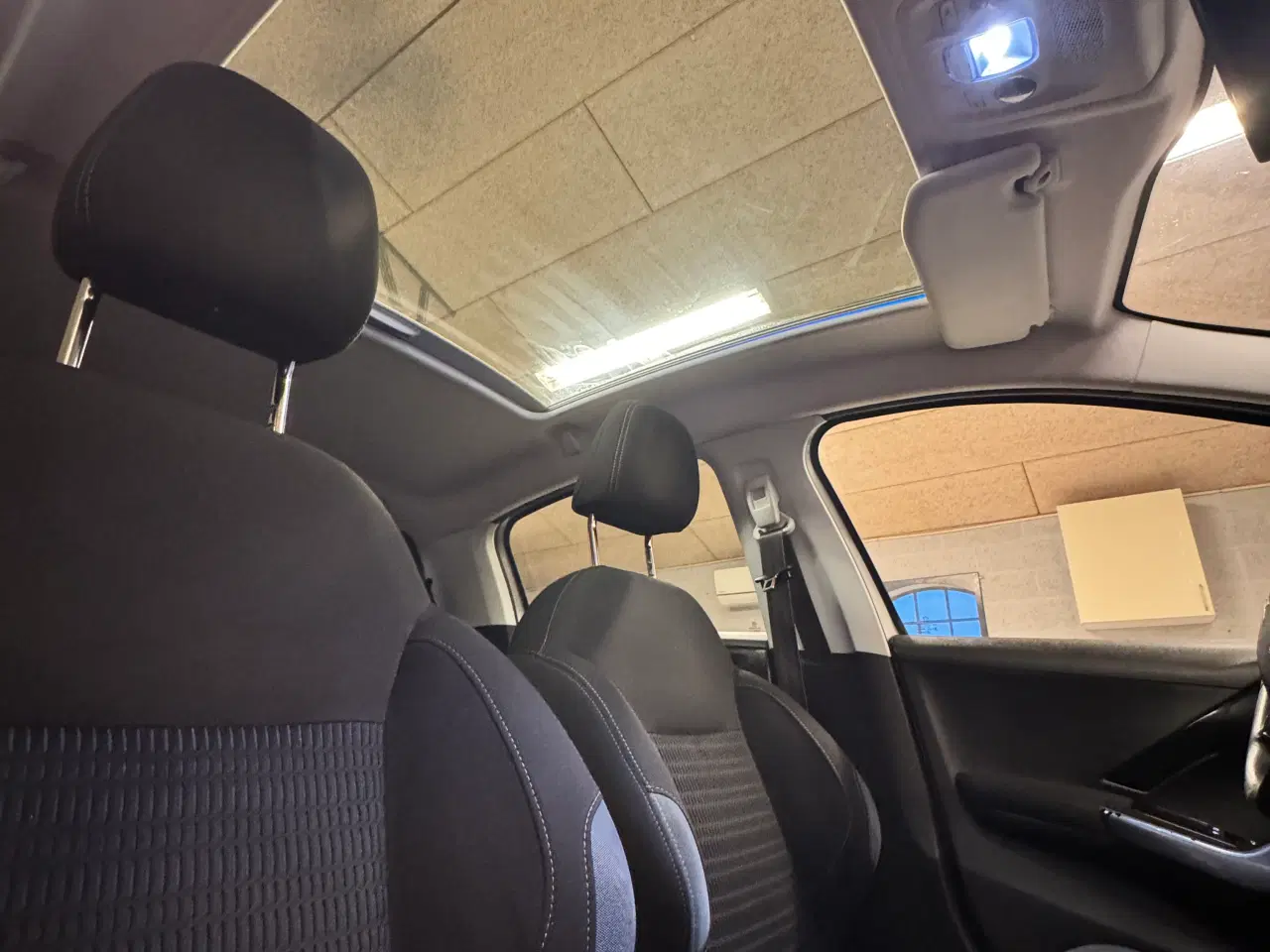 Billede 3 - Peugeot 208 med panorama tag