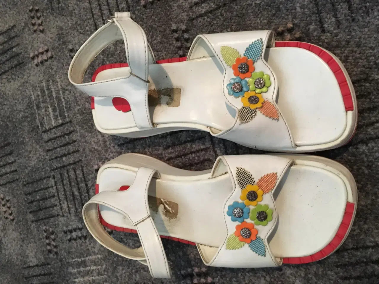 Billede 1 - Børne sandaler til salg