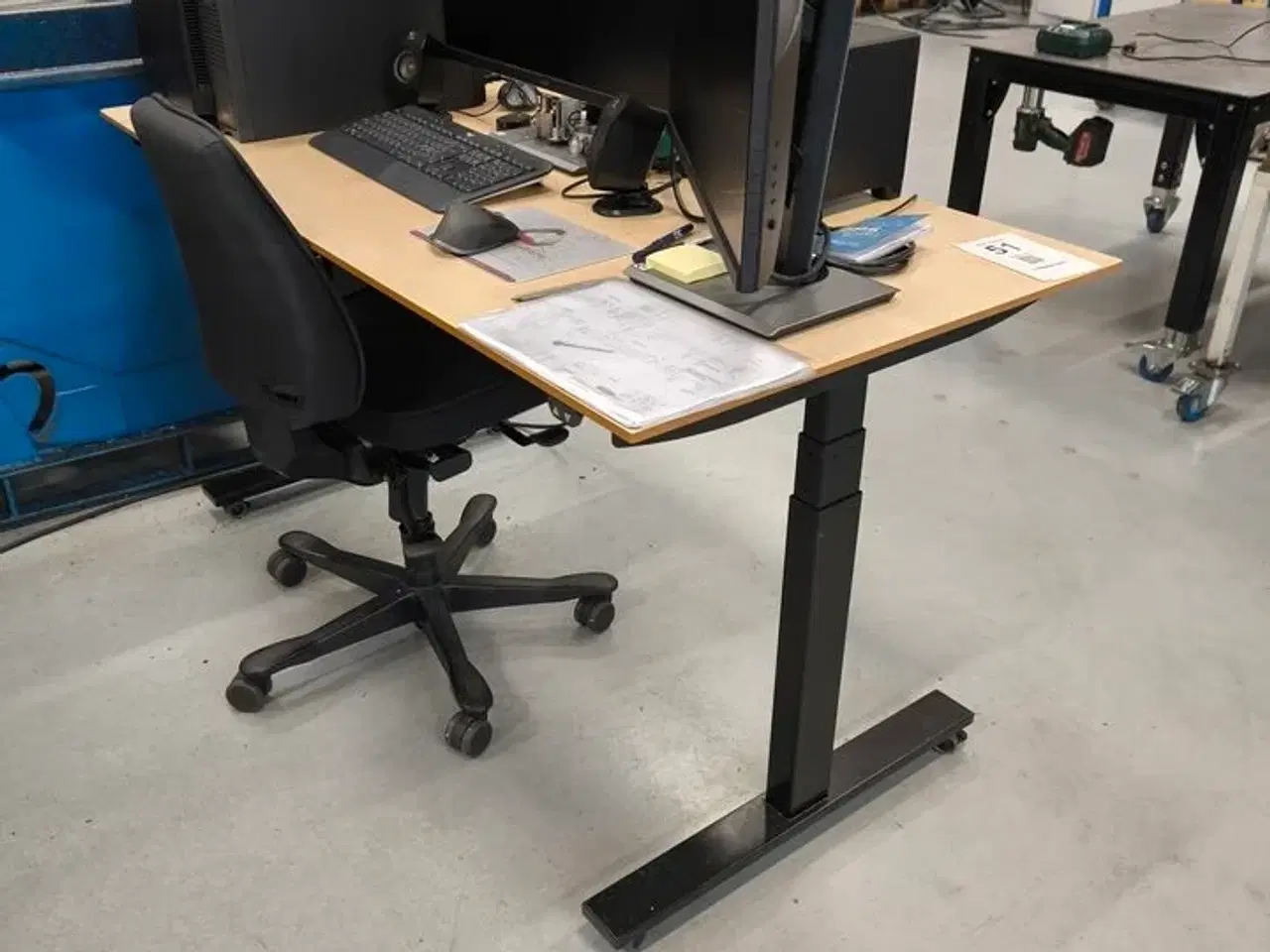 Billede 2 - Skrivebord inkl. indhold