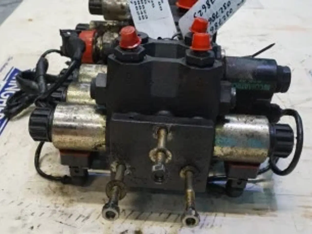 Billede 13 - Case CF80 Hovedventil 061067805