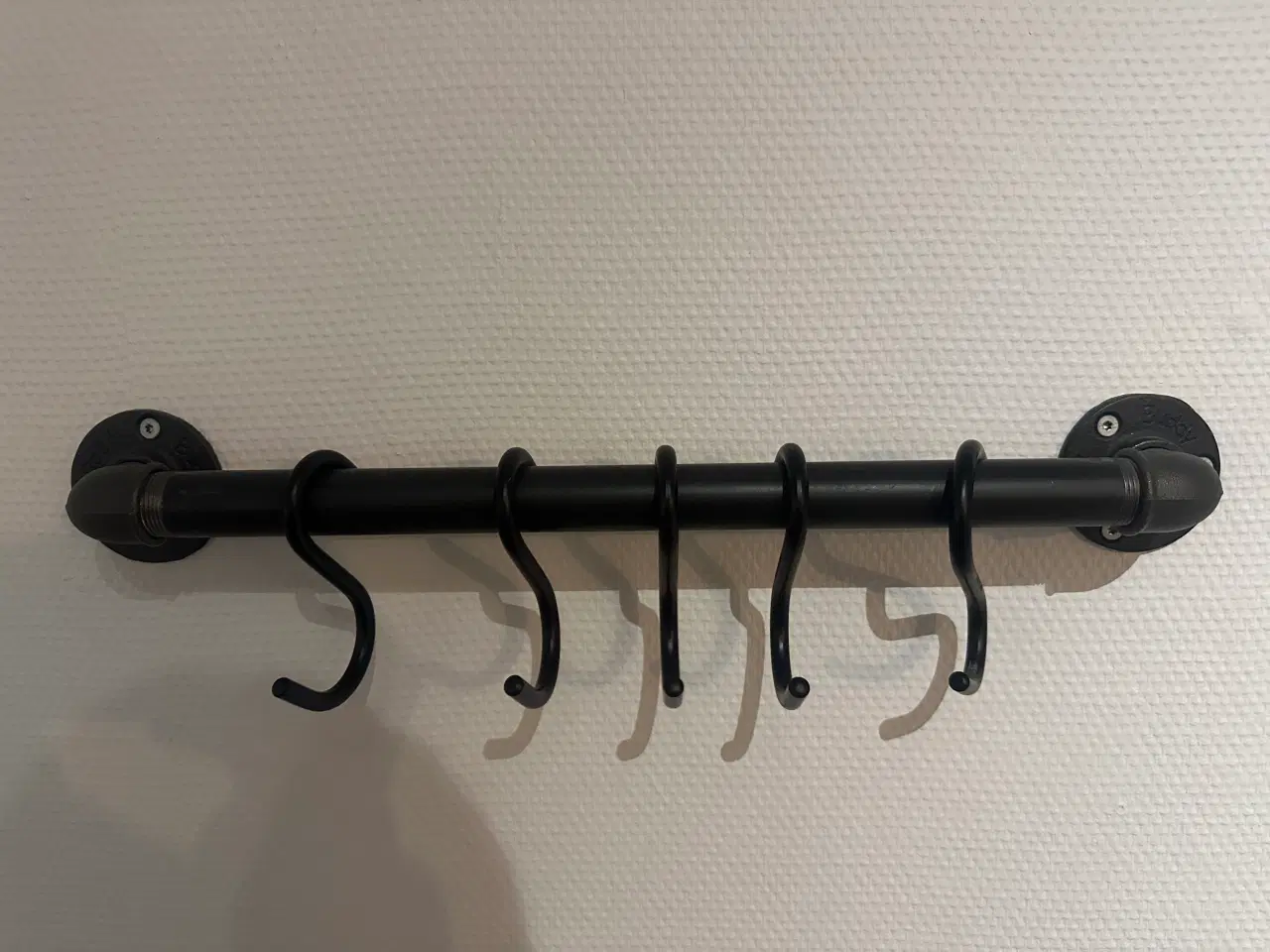 Billede 1 - Rustik sort knagerække
