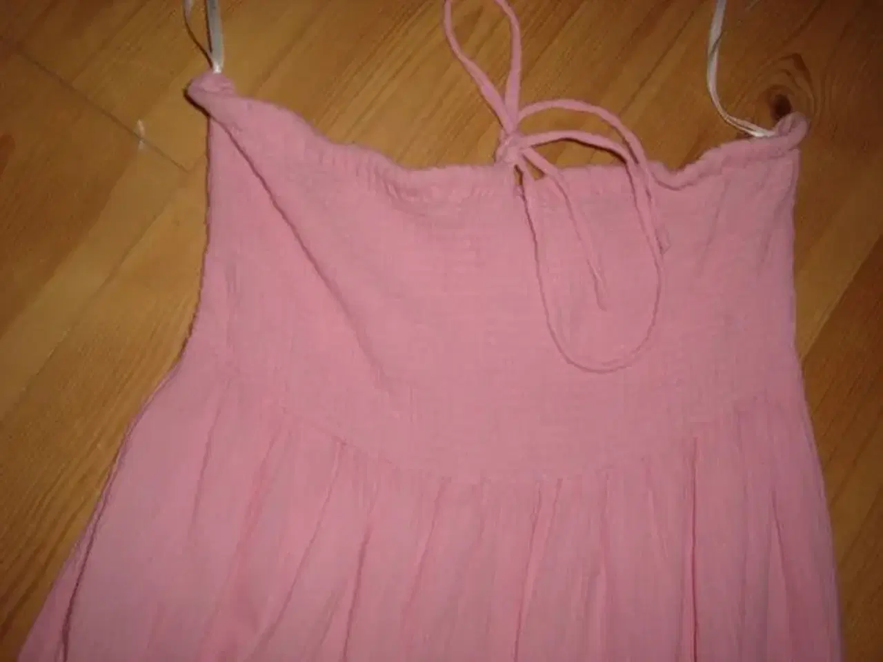 Billede 3 - Lyserød kjole sælges