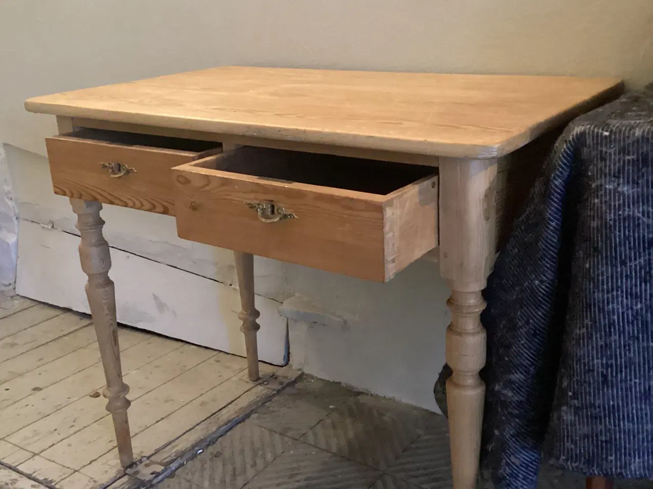 Billede 2 - Vintage bord med 2 skuffer
