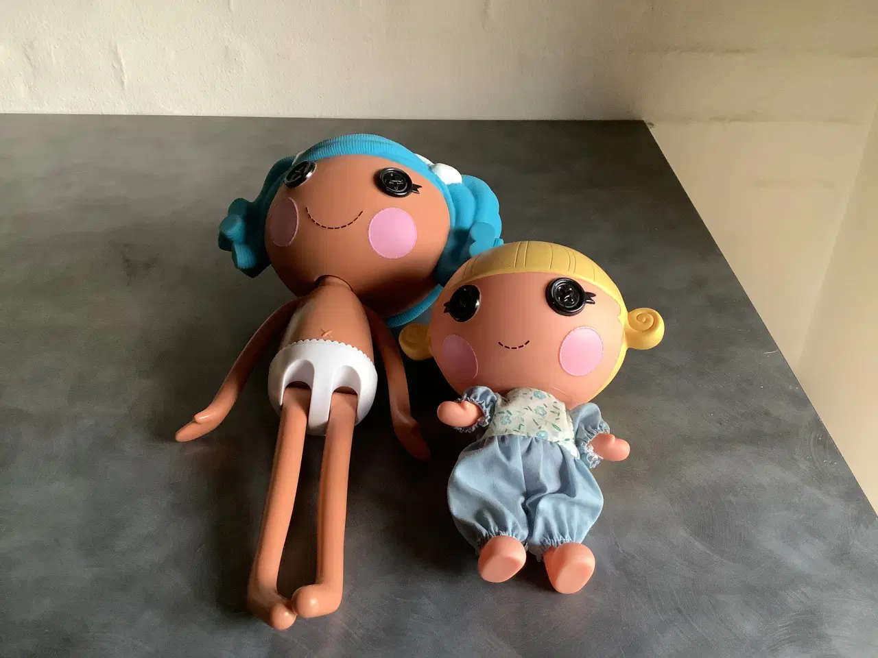 Billede 2 - 2 dukker 