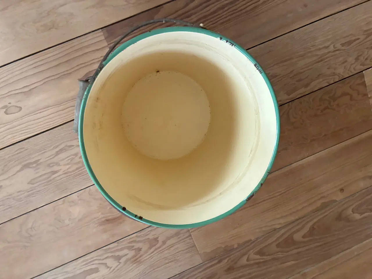 Billede 3 - Antik metalspand 15 liter med låg og træhank