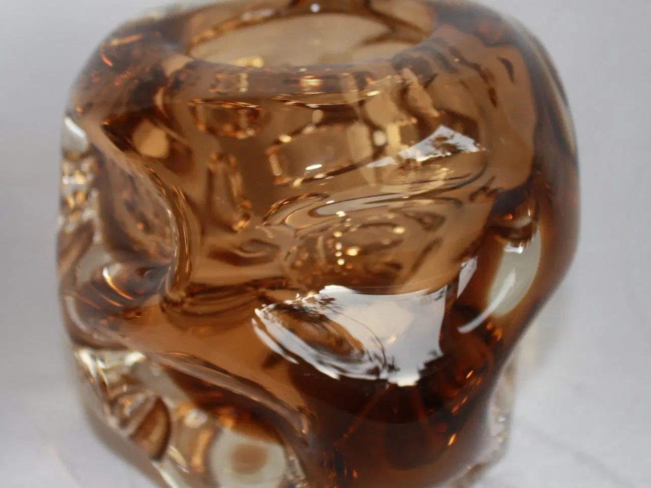 Billede 3 - Vase af brunt glas