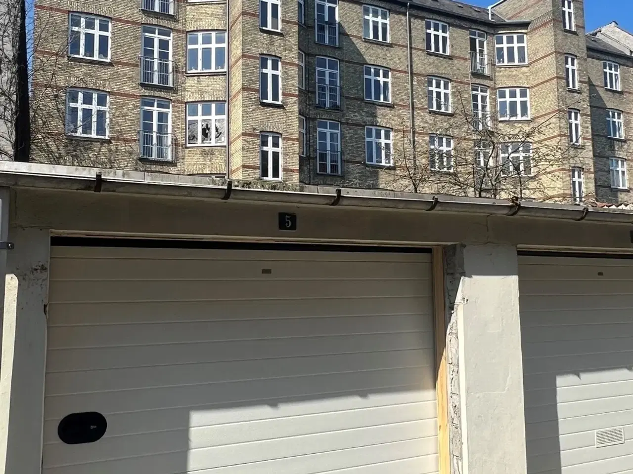 Billede 2 - Egen garage med aut. port Sankt Knuds Vej 3