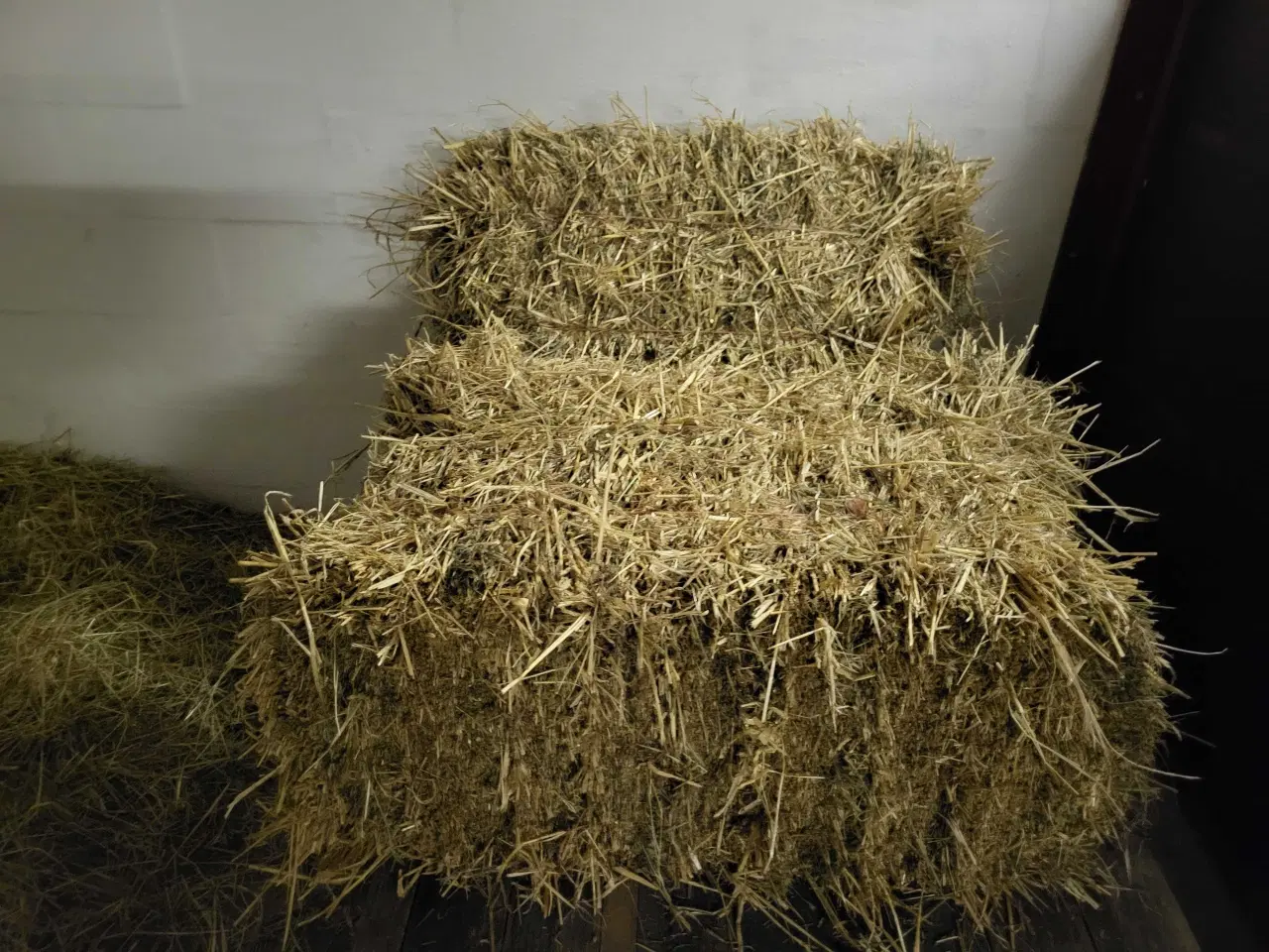 Billede 1 - Små baller byghalm fra høst 2025