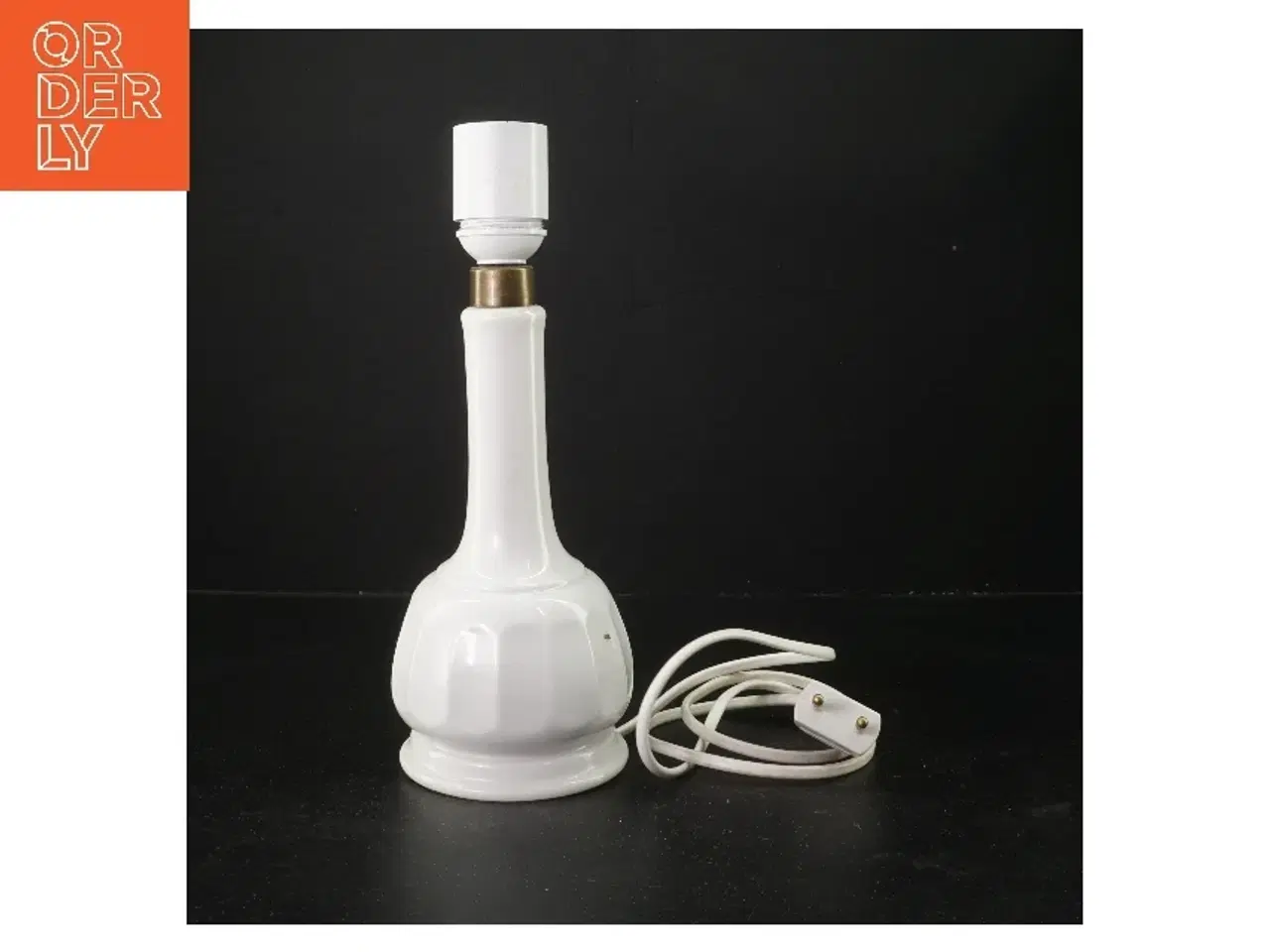 Billede 1 - Hvid bordlampe fra Bing Og Grøndal (str. 27 cm)