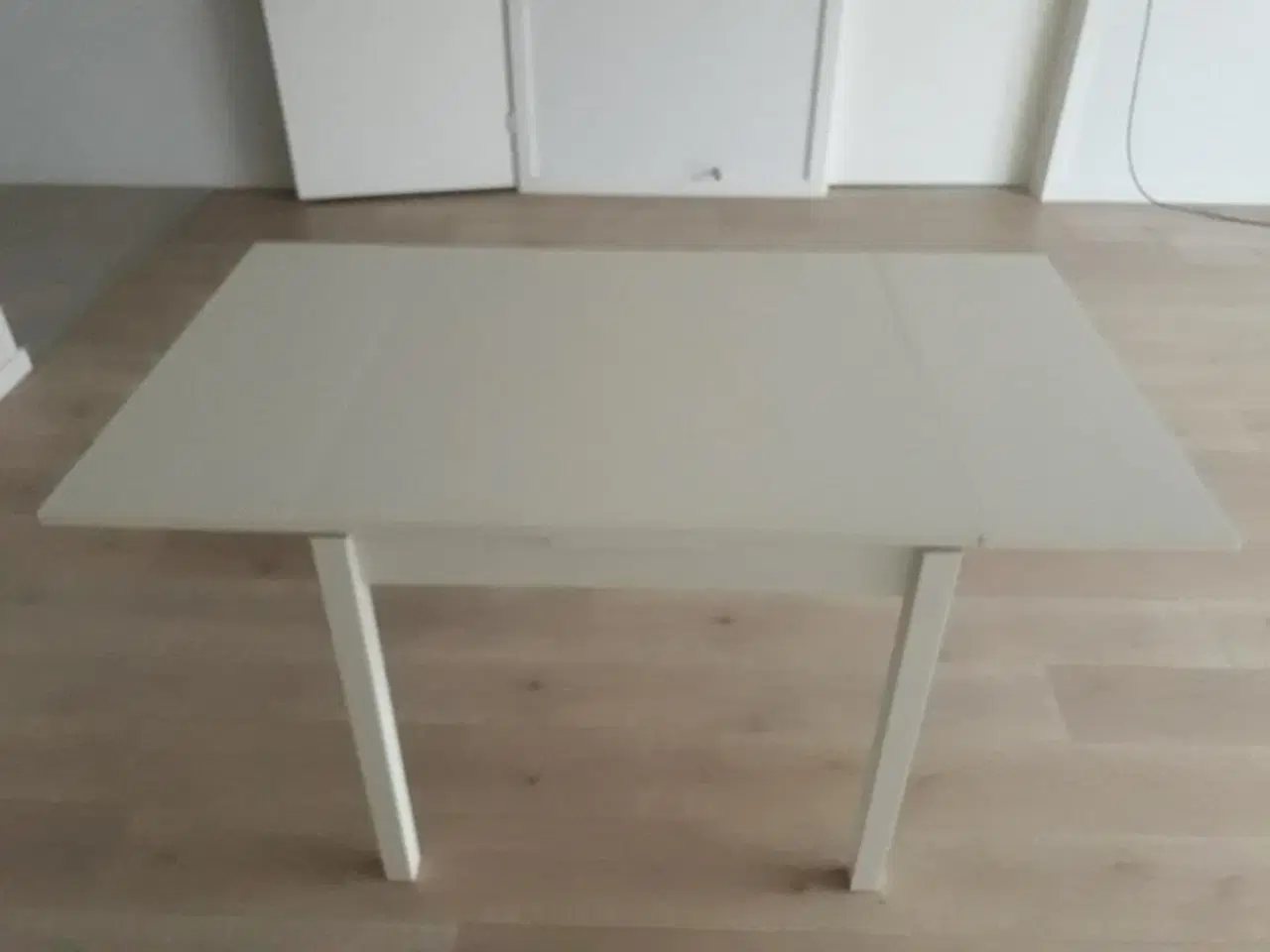 Billede 2 - Praktisk bord med hollandsk udtræk