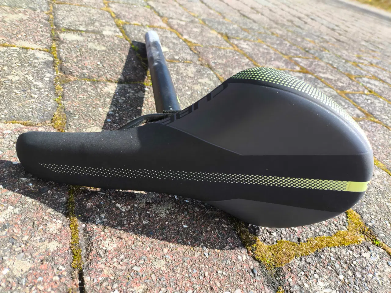 Billede 4 - CUBE Action Team Sadel + Sadelpind