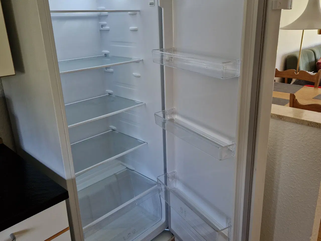 Billede 2 - Nyere Logik køleskab fra januar 2026