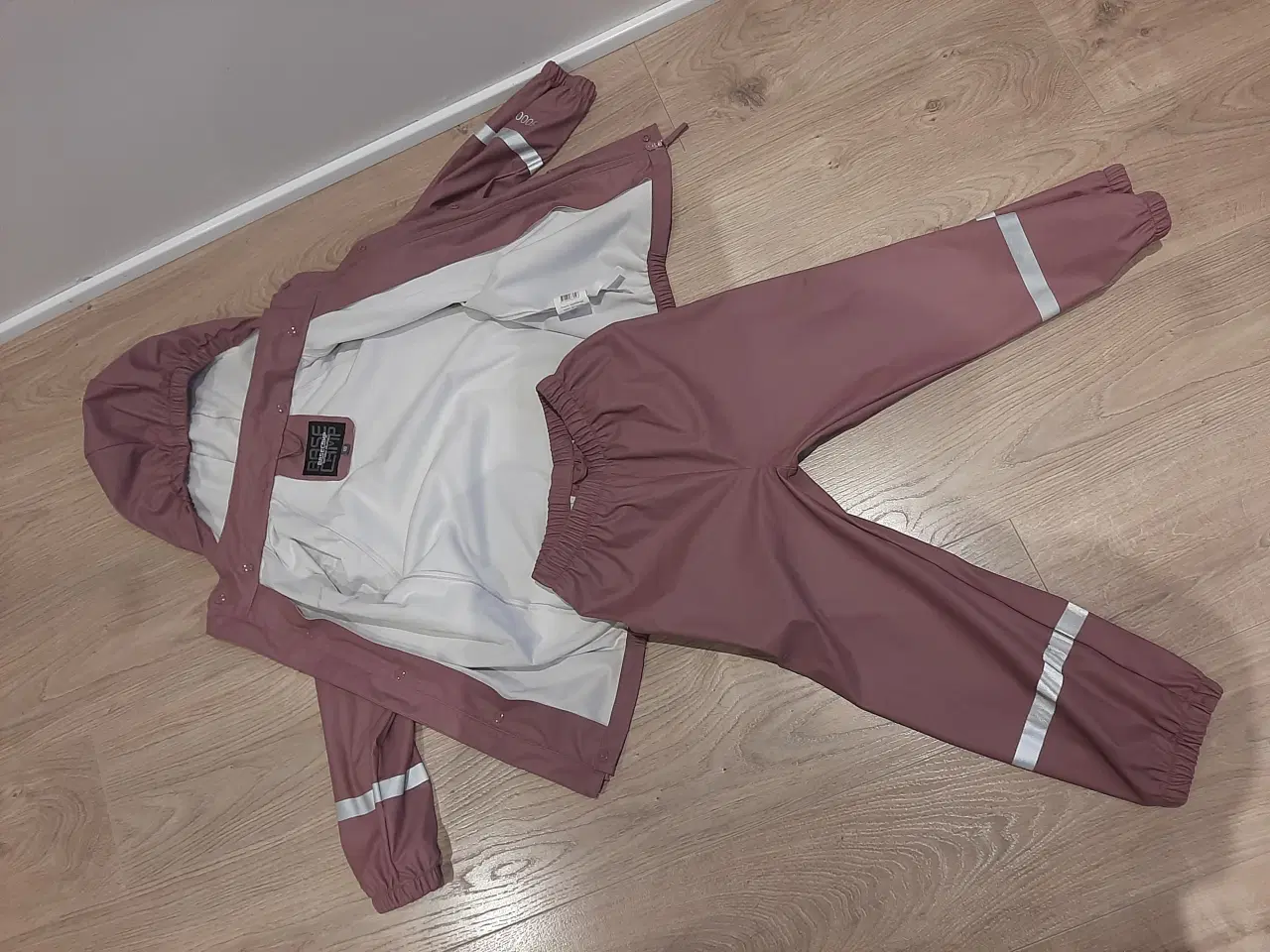 Billede 2 - Regntøj str. 122