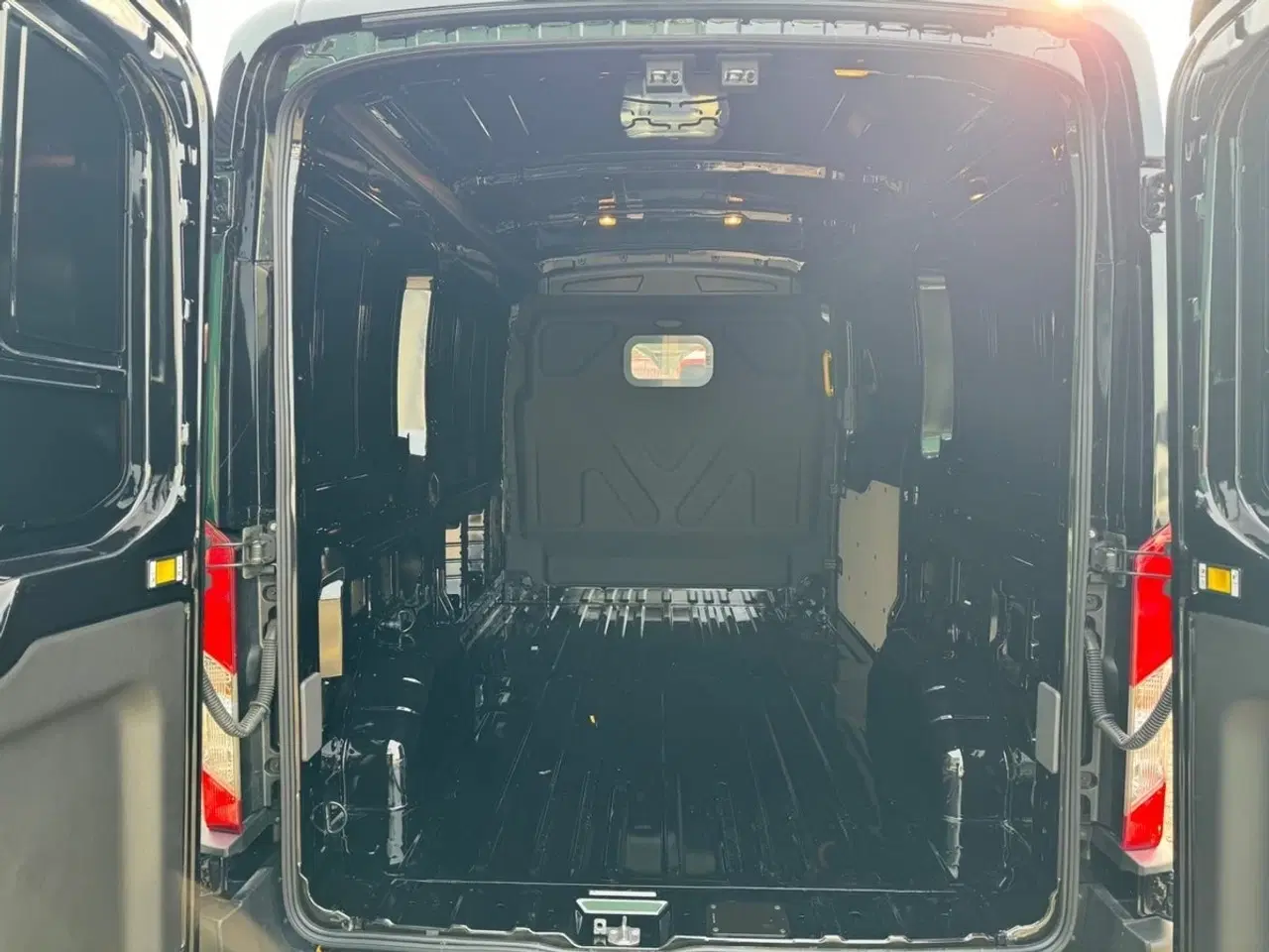 Billede 10 - Ford Transit 350 L2 Van 2,0 TDCi 130 Trend H2 FWD