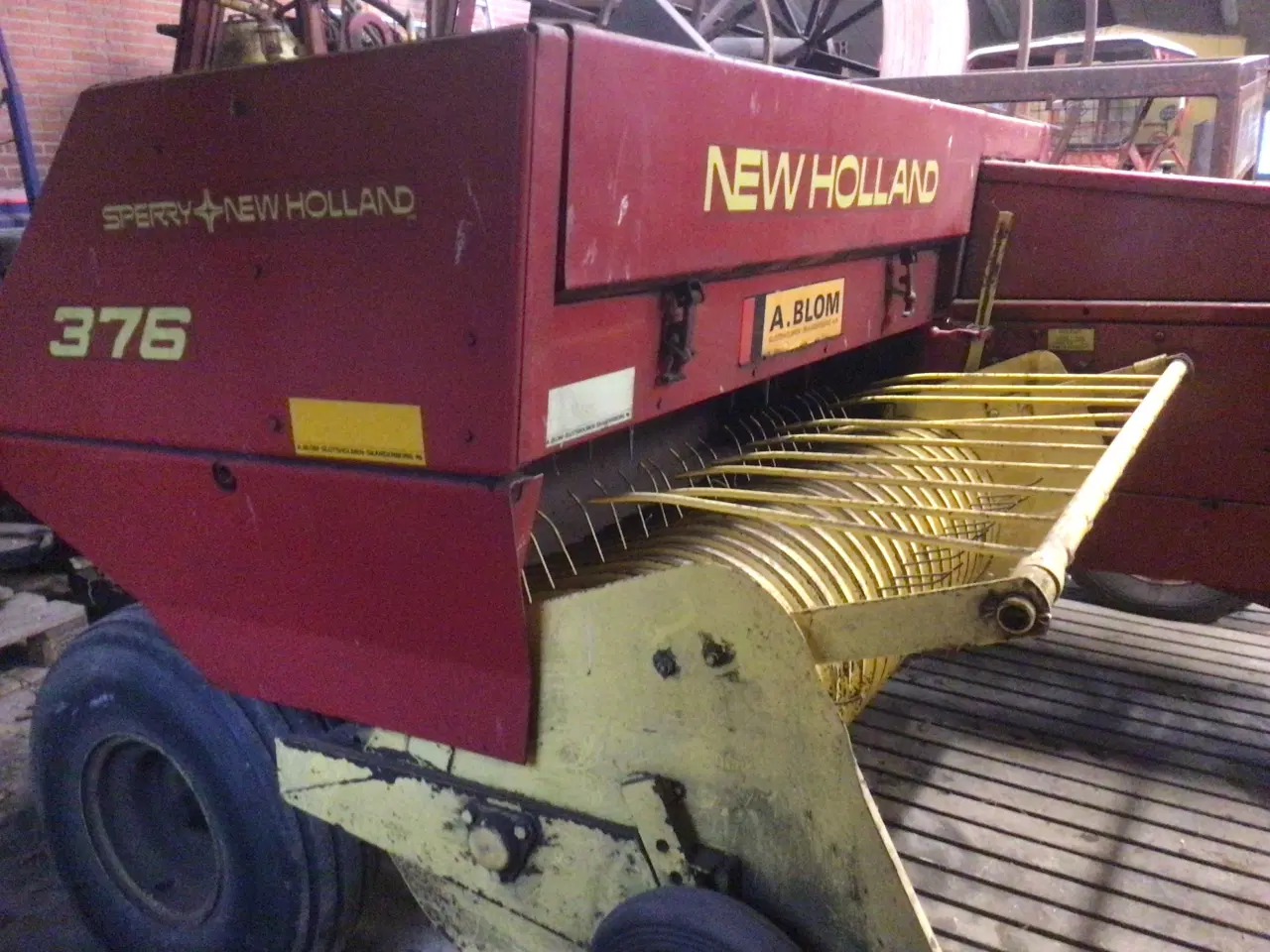 Billede 3 - Småballepresser, New Holland 376
