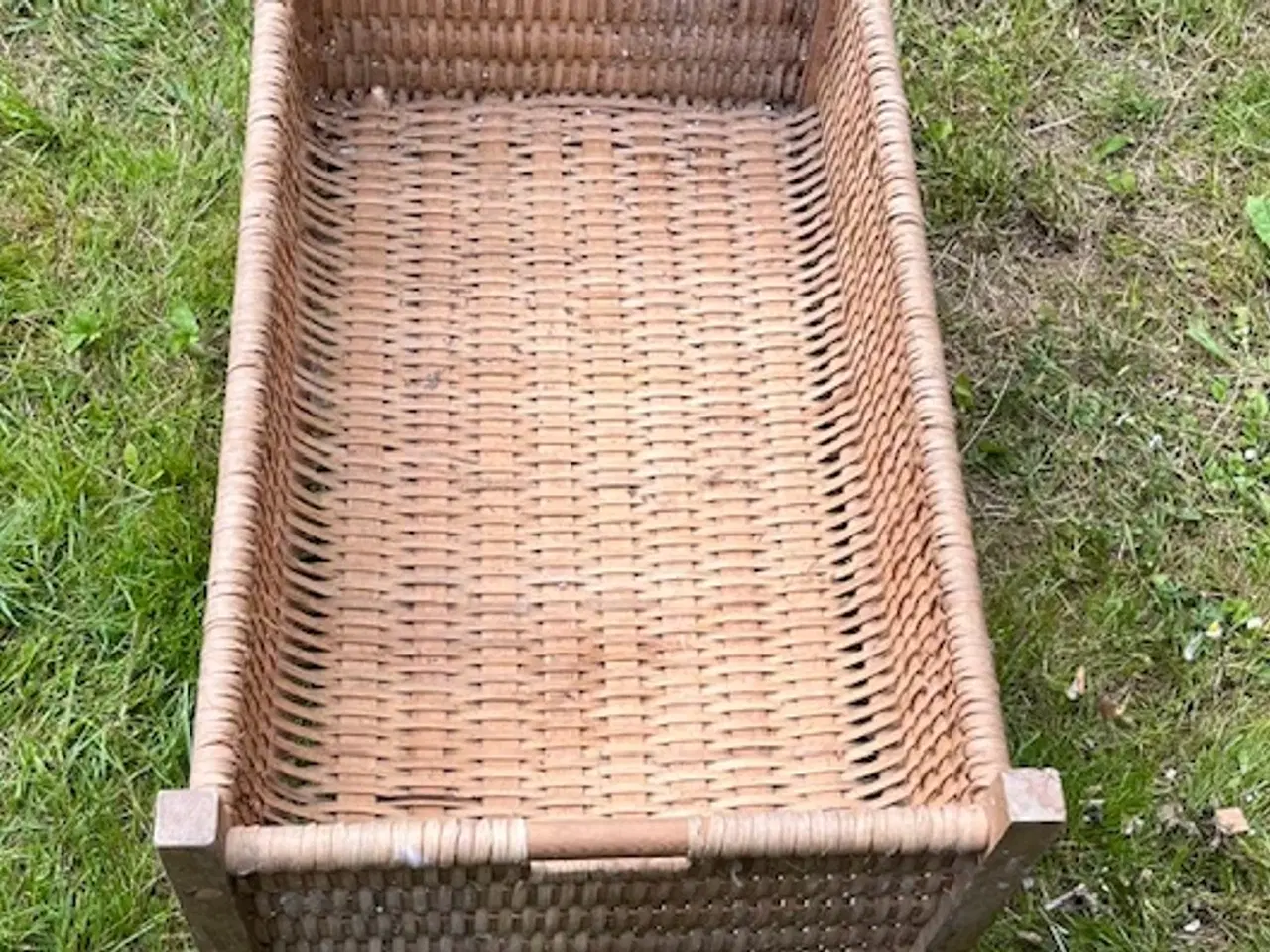 Billede 1 - Kurv til hundevalp, aviser ell.lign.