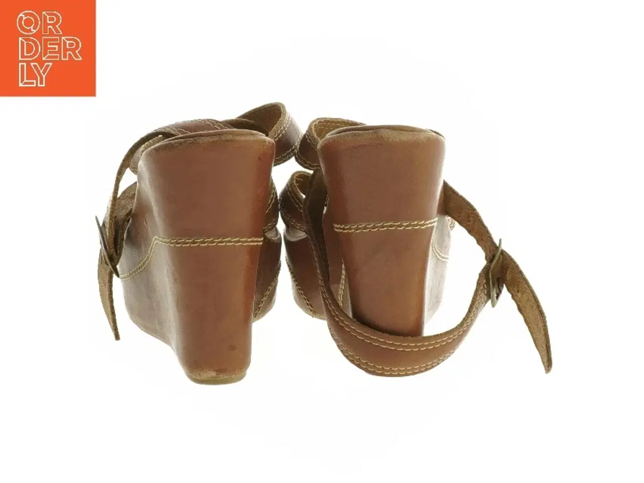 Billede 2 - Brune kilehæl sandaler i størrelse 39 fra M.officer (str. 39 )