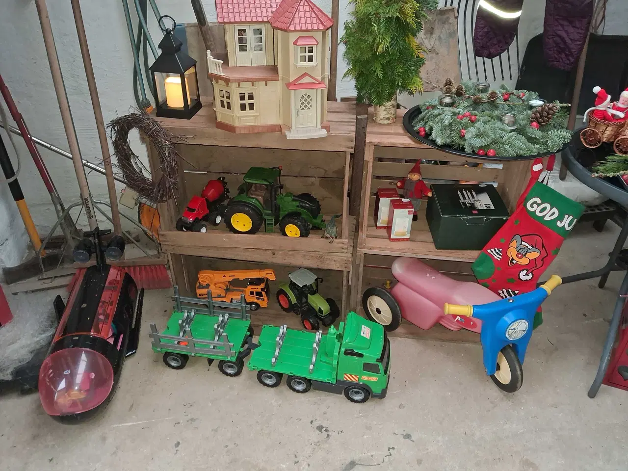 Billede 1 - Legetøj lastbiler/ traktor og sælges andet legetø