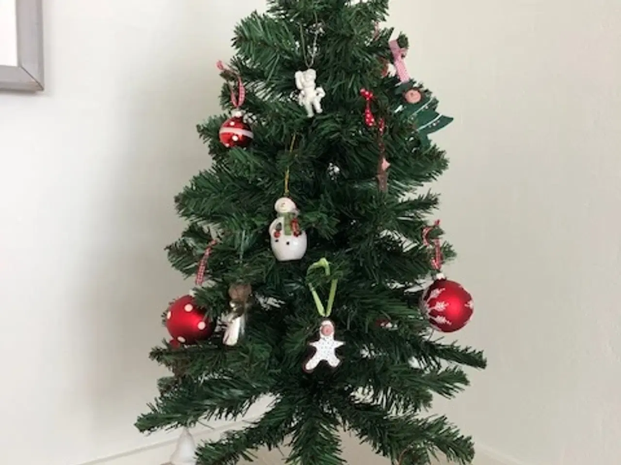 Billede 1 - "NEDSAT" FLOT lille kunstigt juletræ på 90 cm.