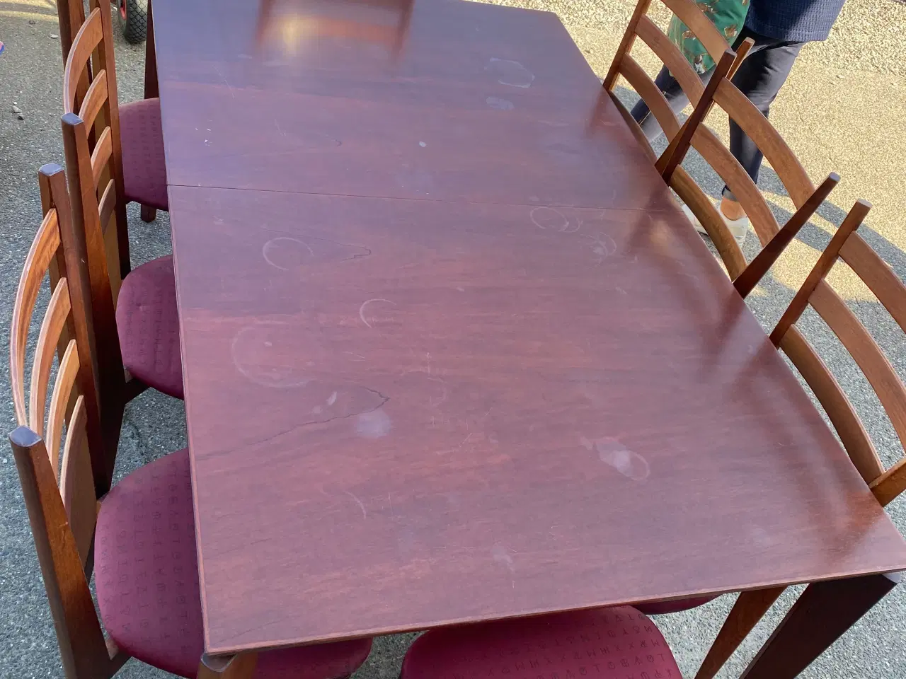 Billede 2 - Flot spisebord med 8 stole  ( skovby )
