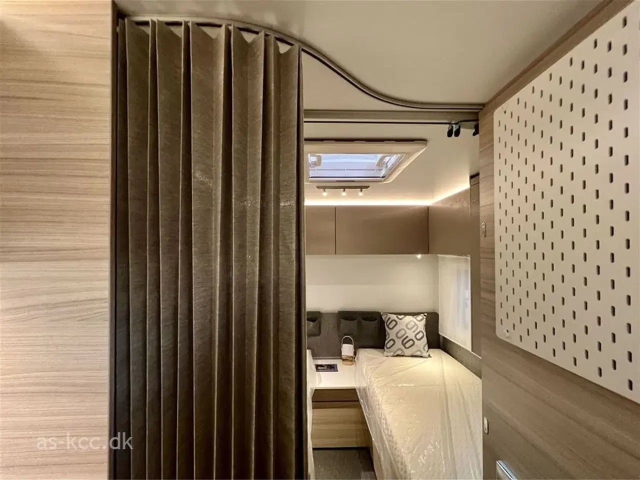 Billede 24 - 2025 - Adria Altea 502 UL Kampagne   Adria Altea 502 UL årg. 2025 5 Sovepladser, 4 Siddepladser 60 Selection jubilæumsmodel  med meget udstyr.