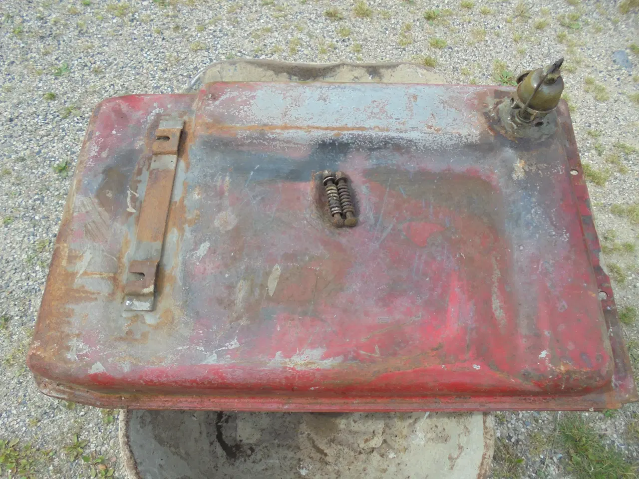 Billede 2 - MF 35 brændstoftank