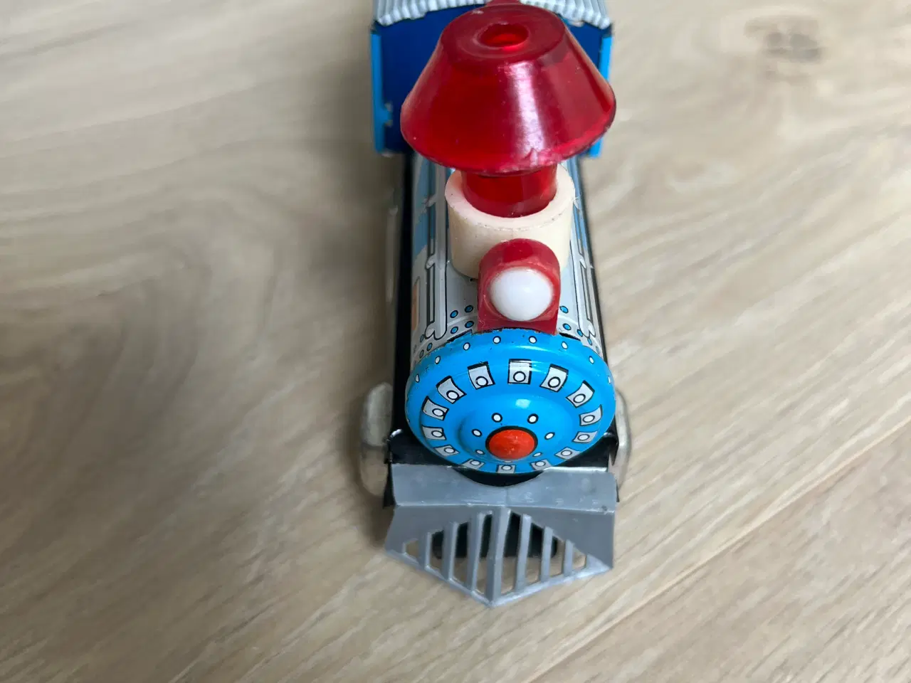 Billede 5 - Blåt legetøjstog i blik med vogn