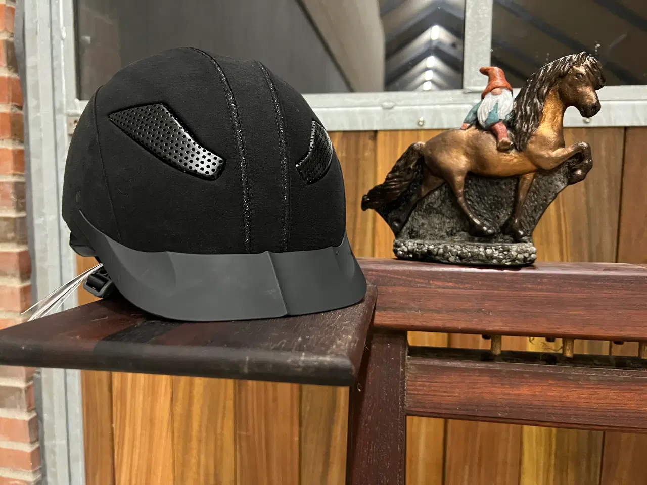 Billede 2 - Ny ridehjelm 59-61 evt med Nisse...