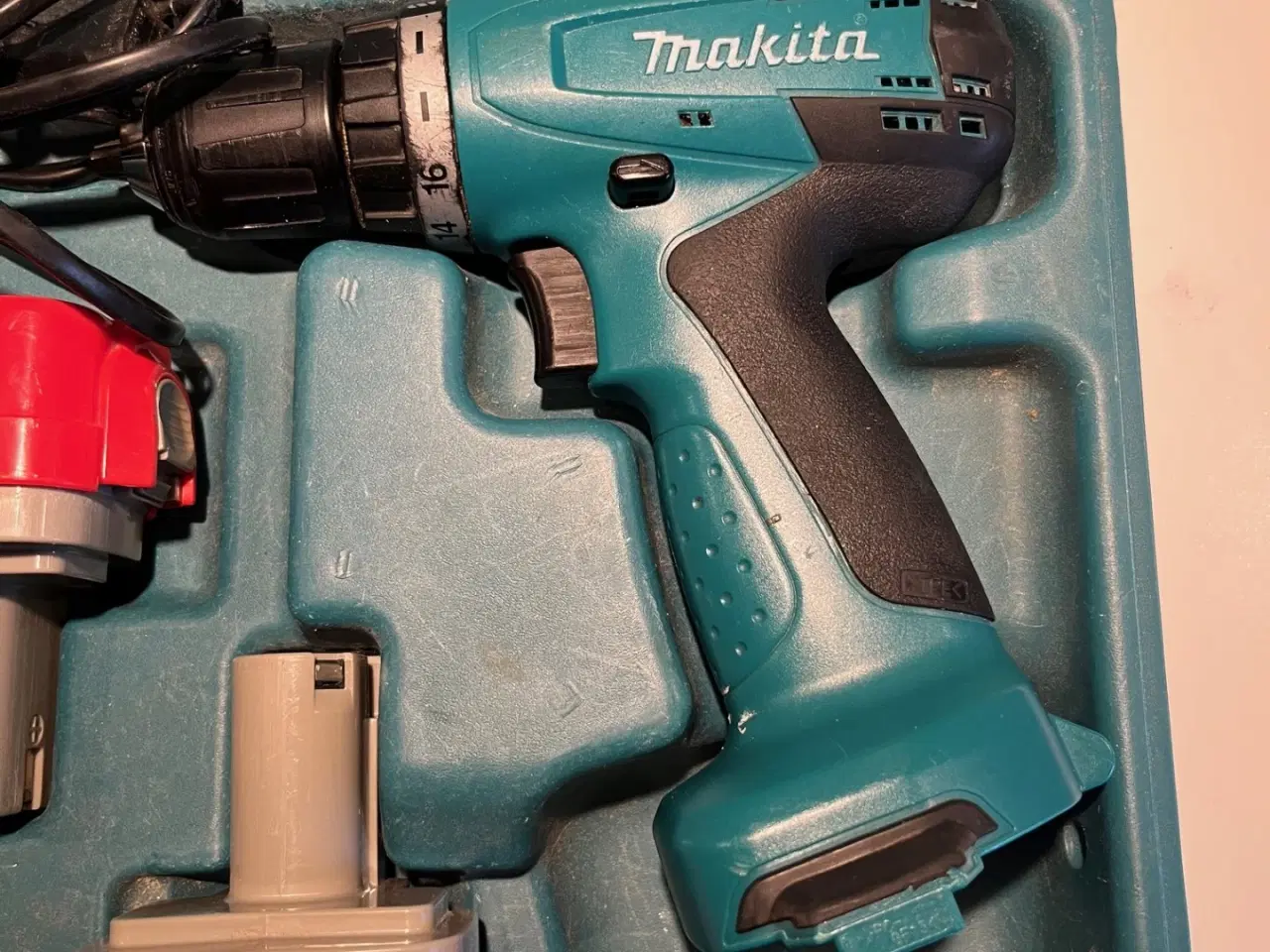 Billede 3 - Makita skruemaskine med 2 batterier og oplader