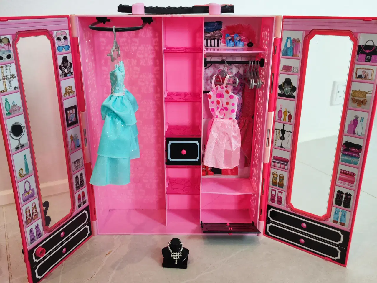 Billede 4 - Stor Barbie + Disney samling