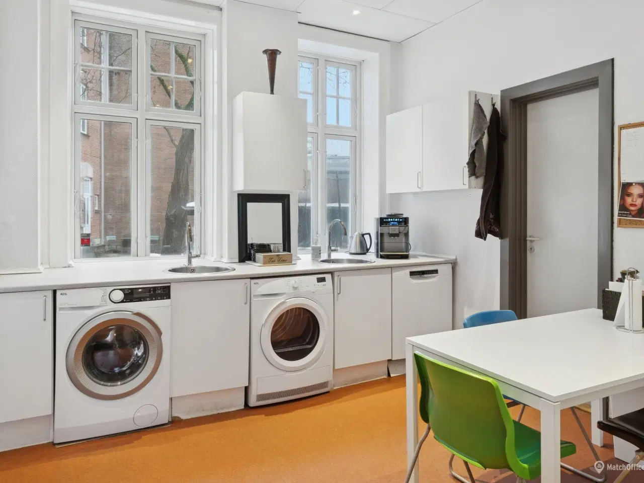 Billede 12 - Velbeliggende frisørsalon til afståelse